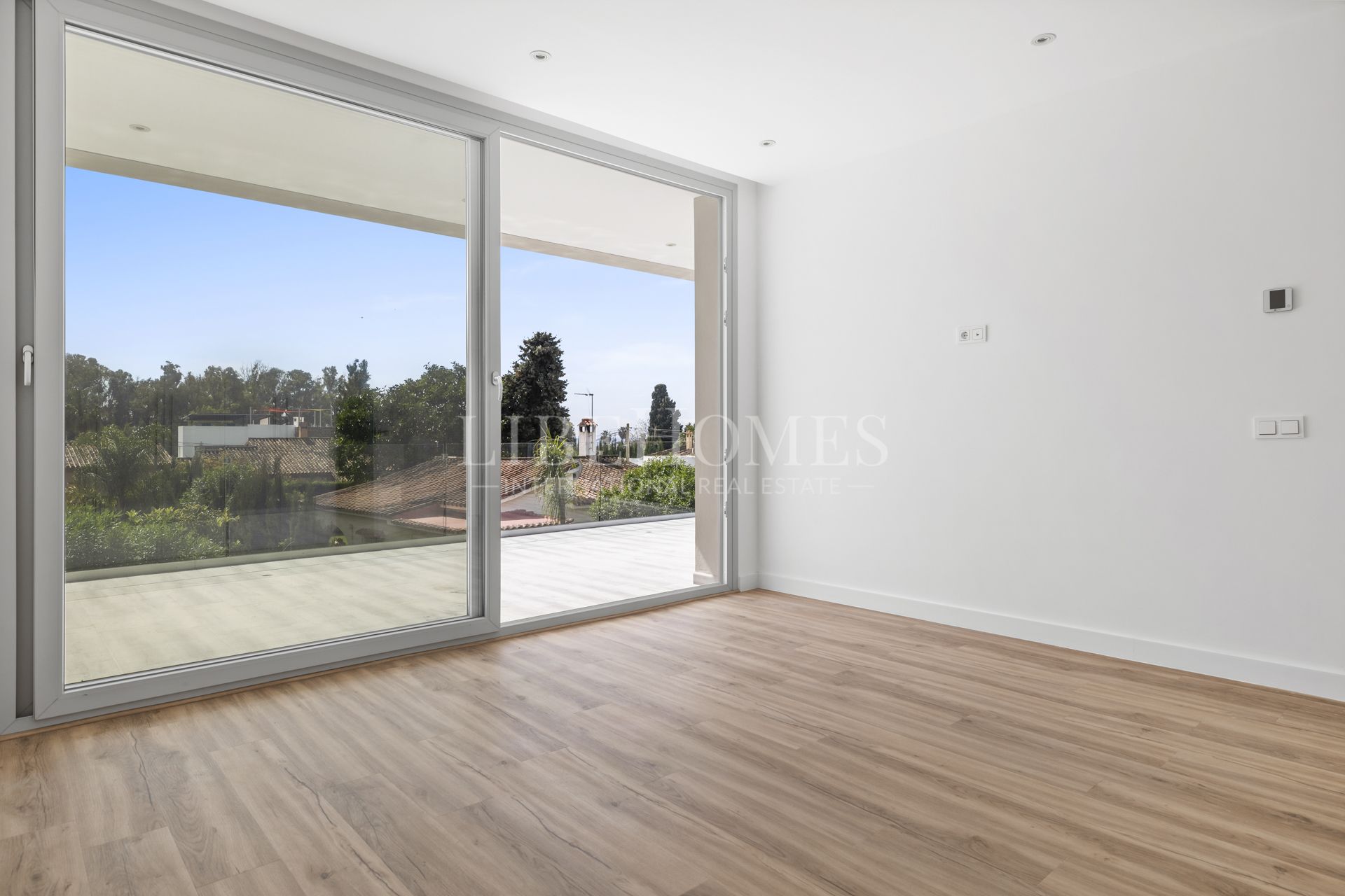 New villa, 2 minutes walk to beach, San Pedro de Alcantara, Marbella