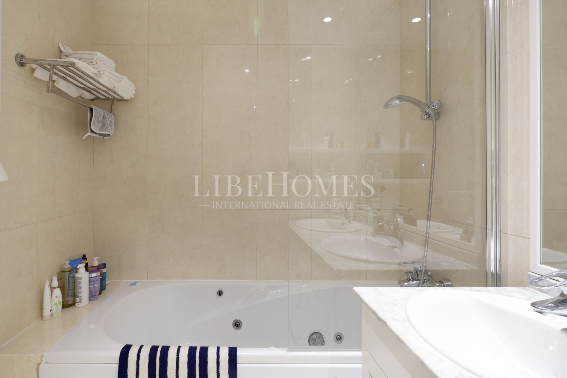 Beachfront townhouse in El Saladillo beach, New Golden Mile, Estepona