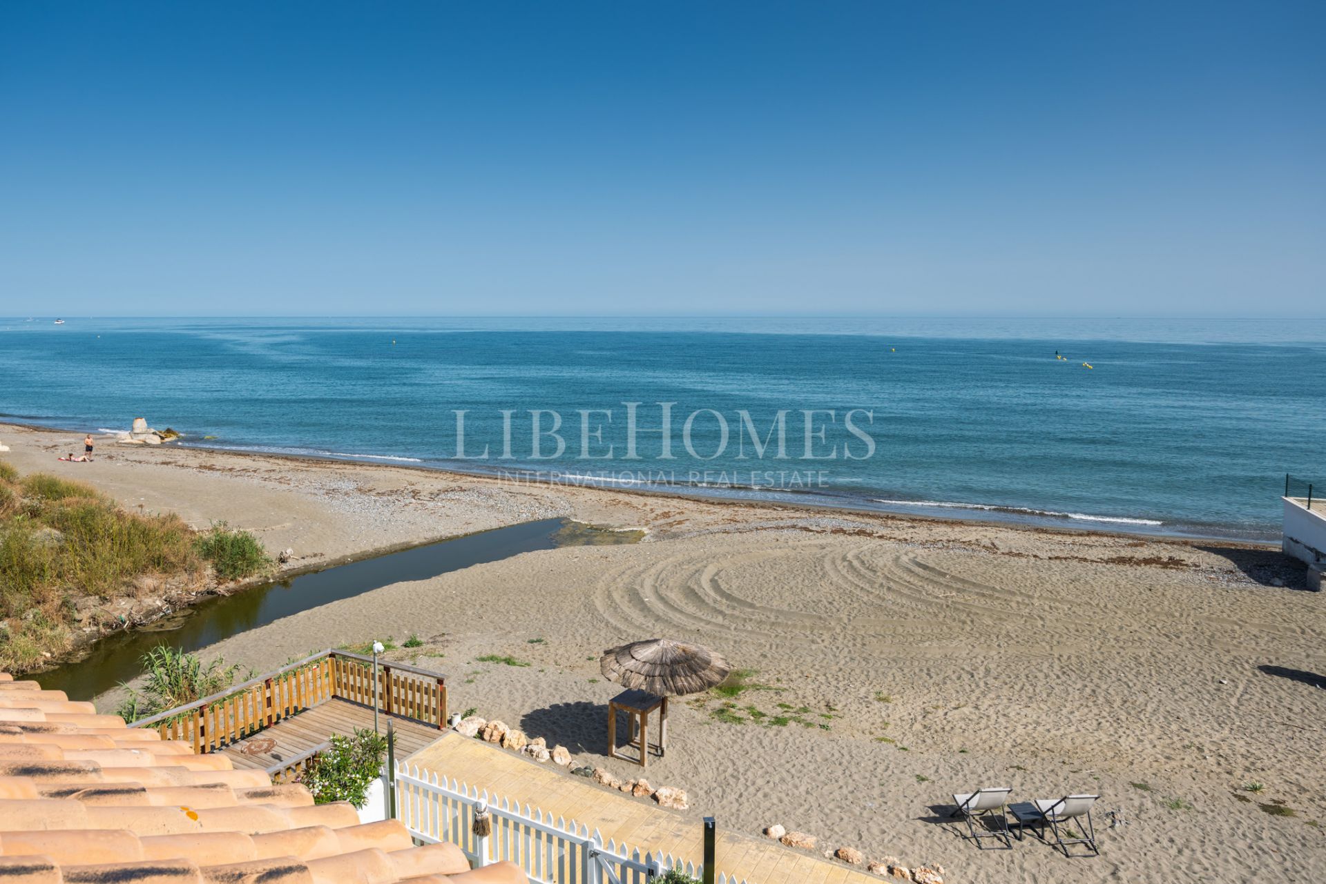 Beachfront townhouse in El Saladillo beach, New Golden Mile, Estepona
