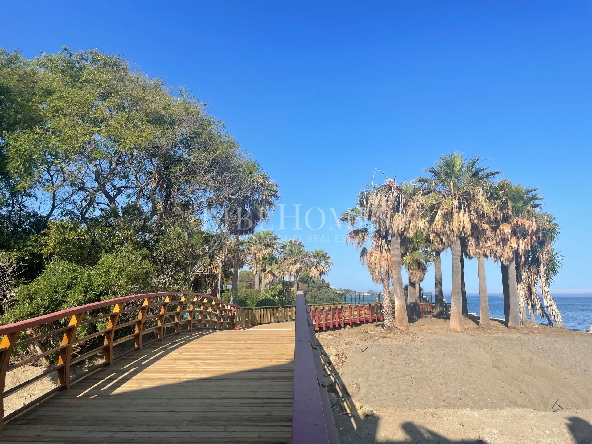 Beachfront townhouse in El Saladillo beach, New Golden Mile, Estepona