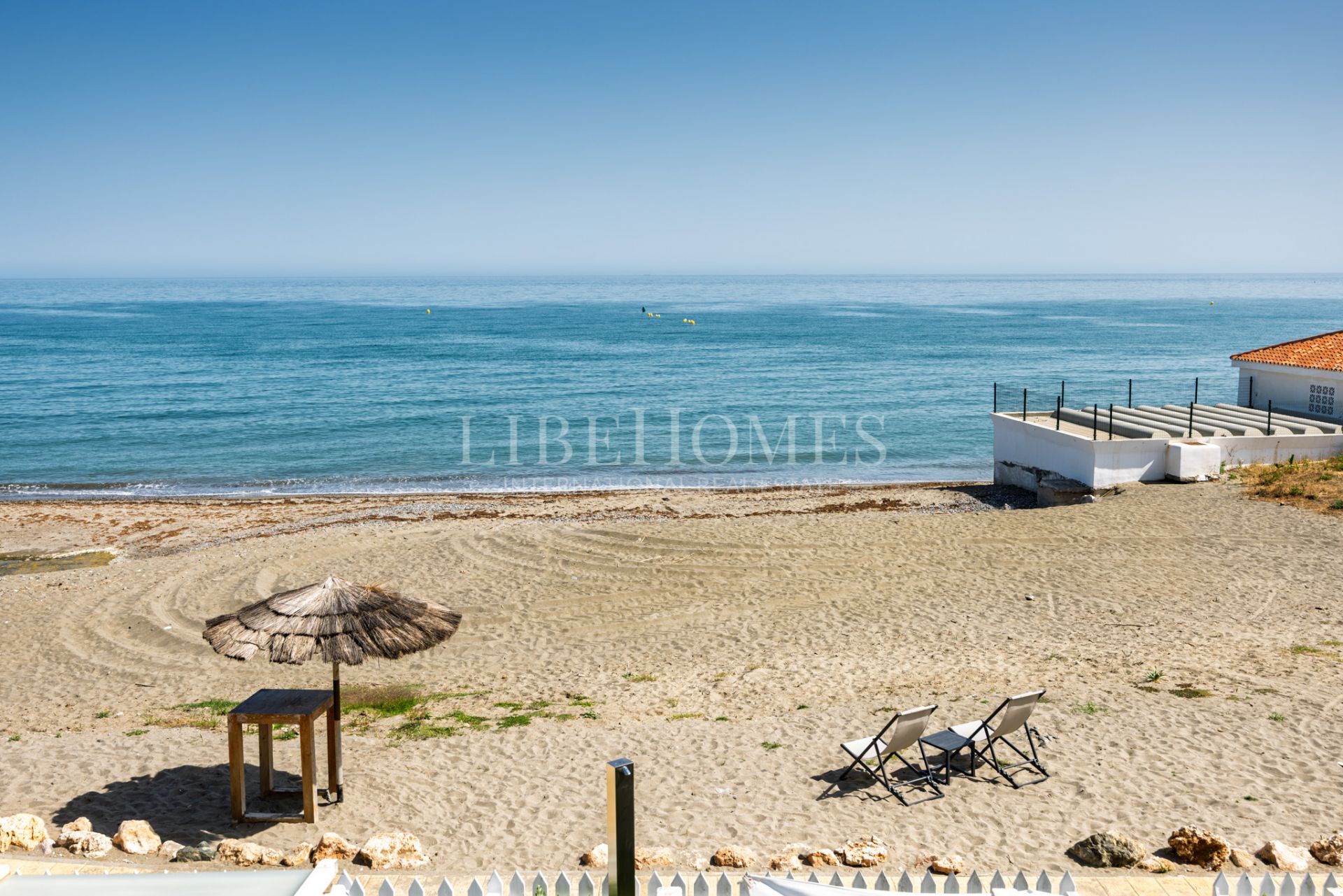 Beachfront townhouse in El Saladillo beach, New Golden Mile, Estepona