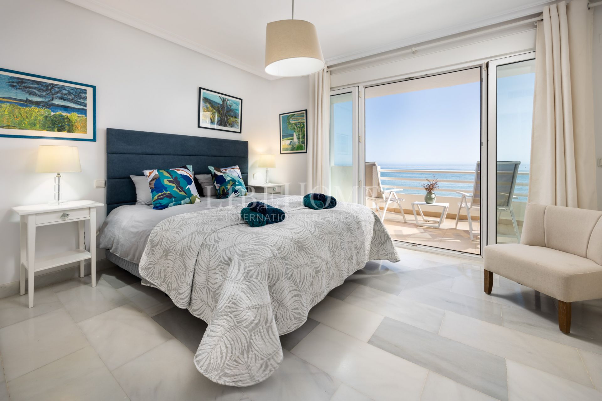 Beachfront townhouse in El Saladillo beach, New Golden Mile, Estepona