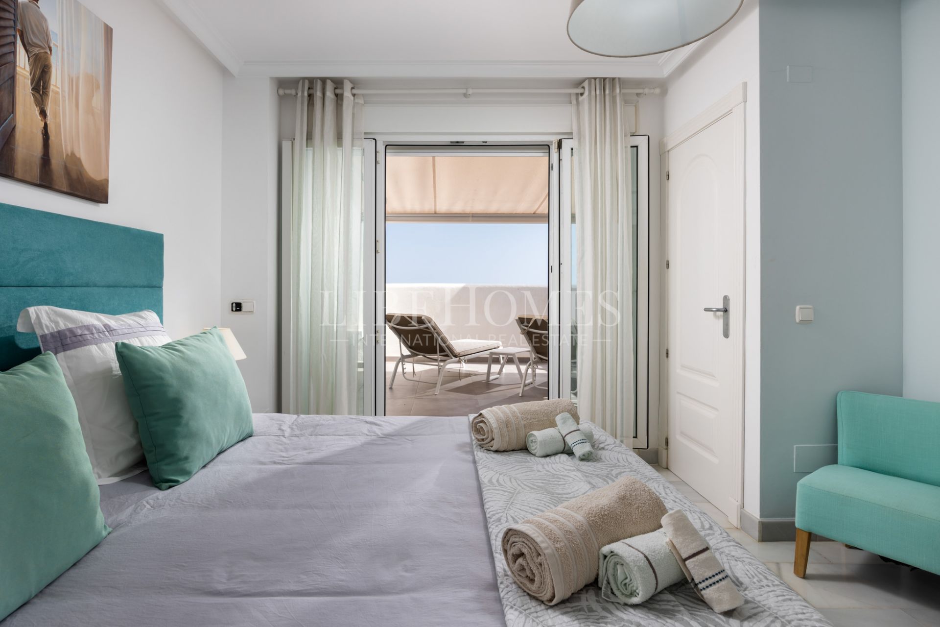 Beachfront townhouse in El Saladillo beach, New Golden Mile, Estepona