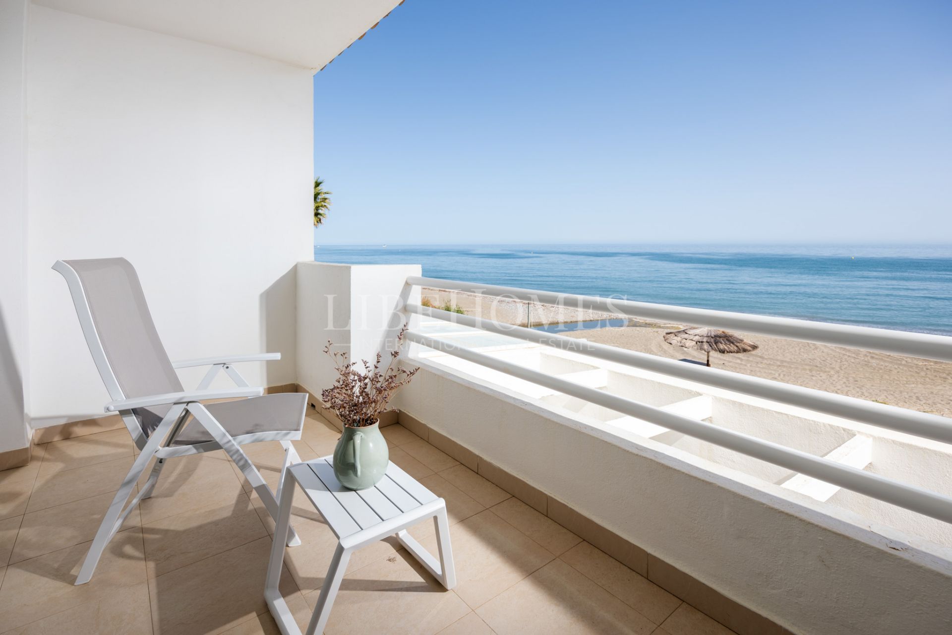 Beachfront townhouse in El Saladillo beach, New Golden Mile, Estepona