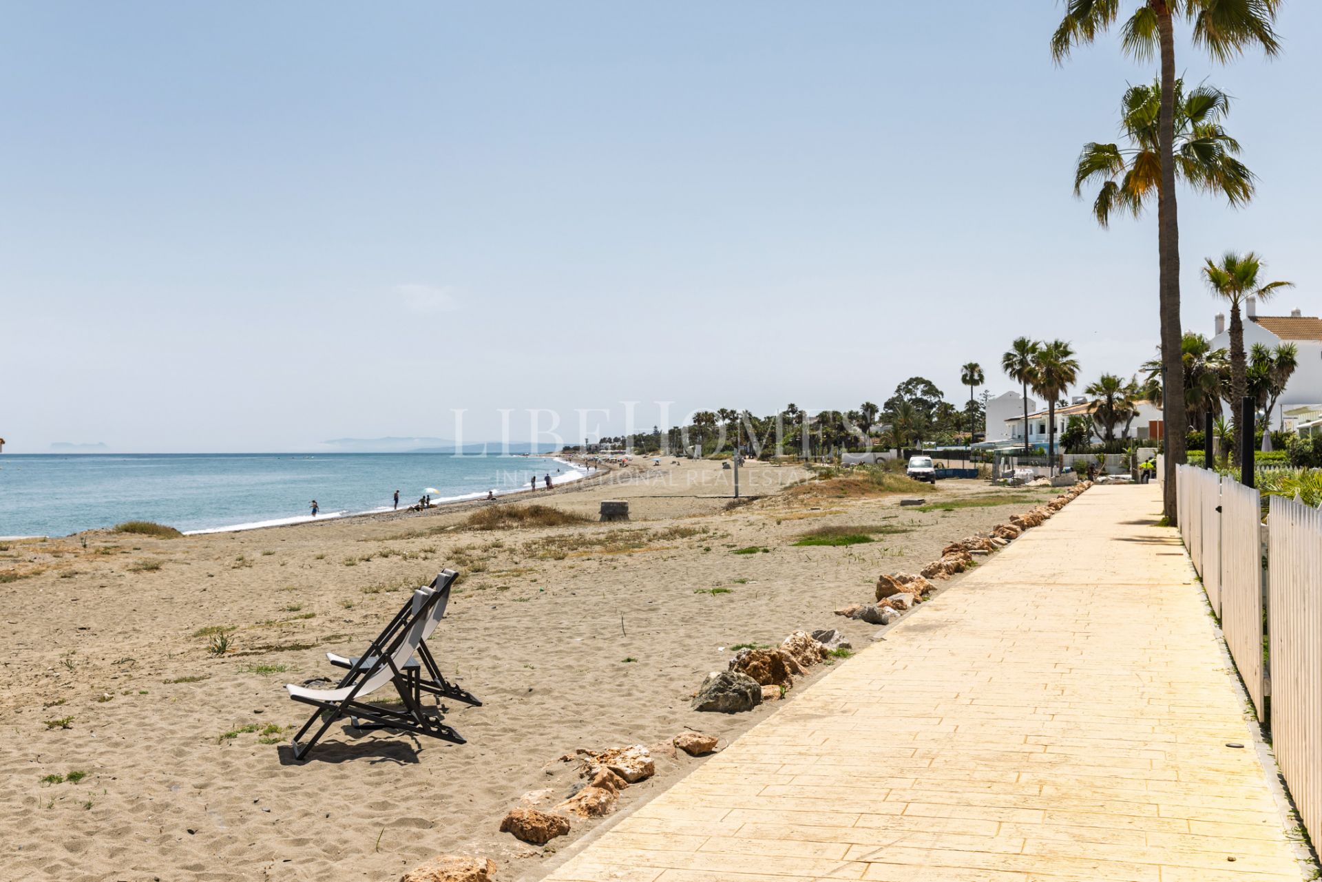 Beachfront townhouse in El Saladillo beach, New Golden Mile, Estepona