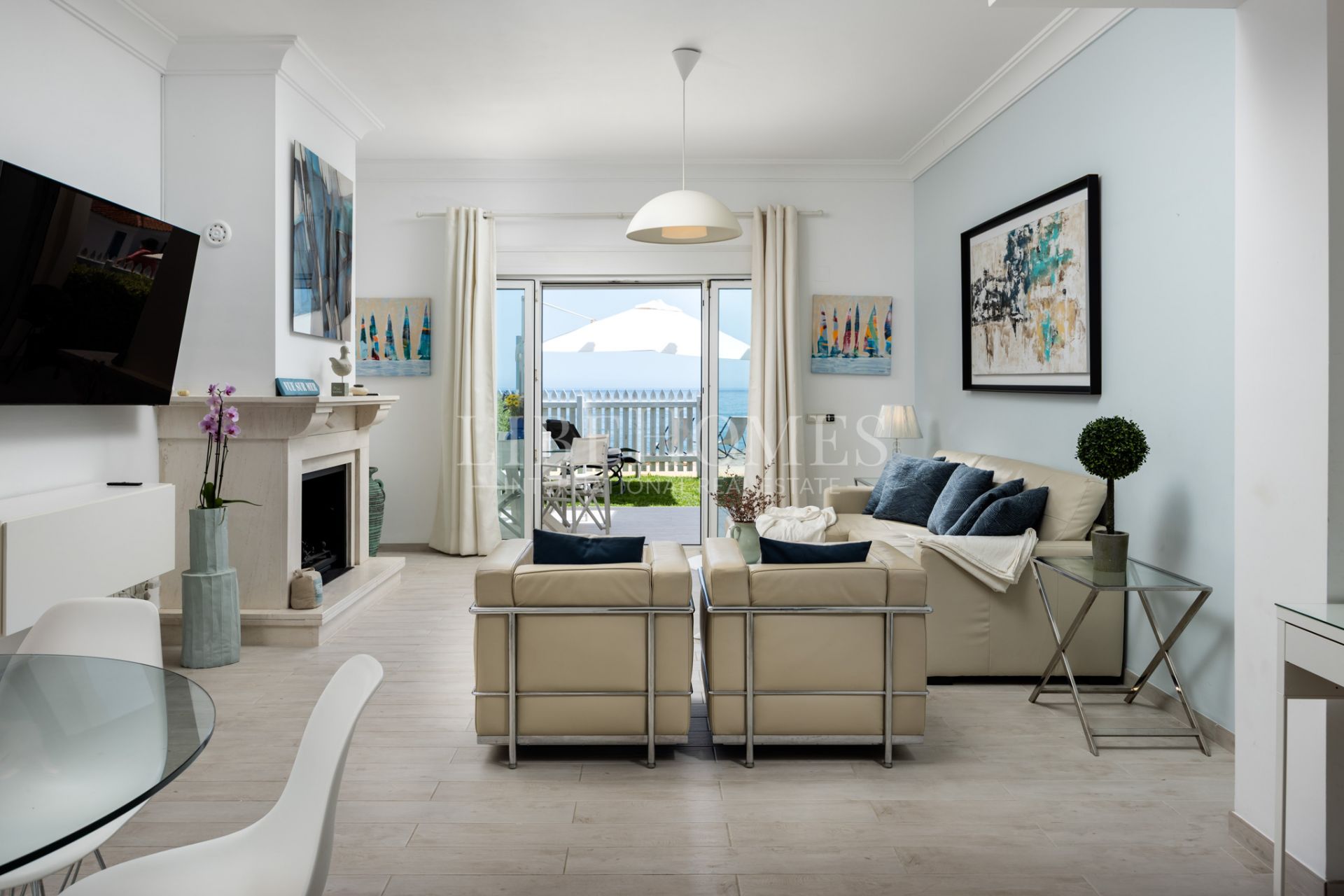 Beachfront townhouse in El Saladillo beach, New Golden Mile, Estepona