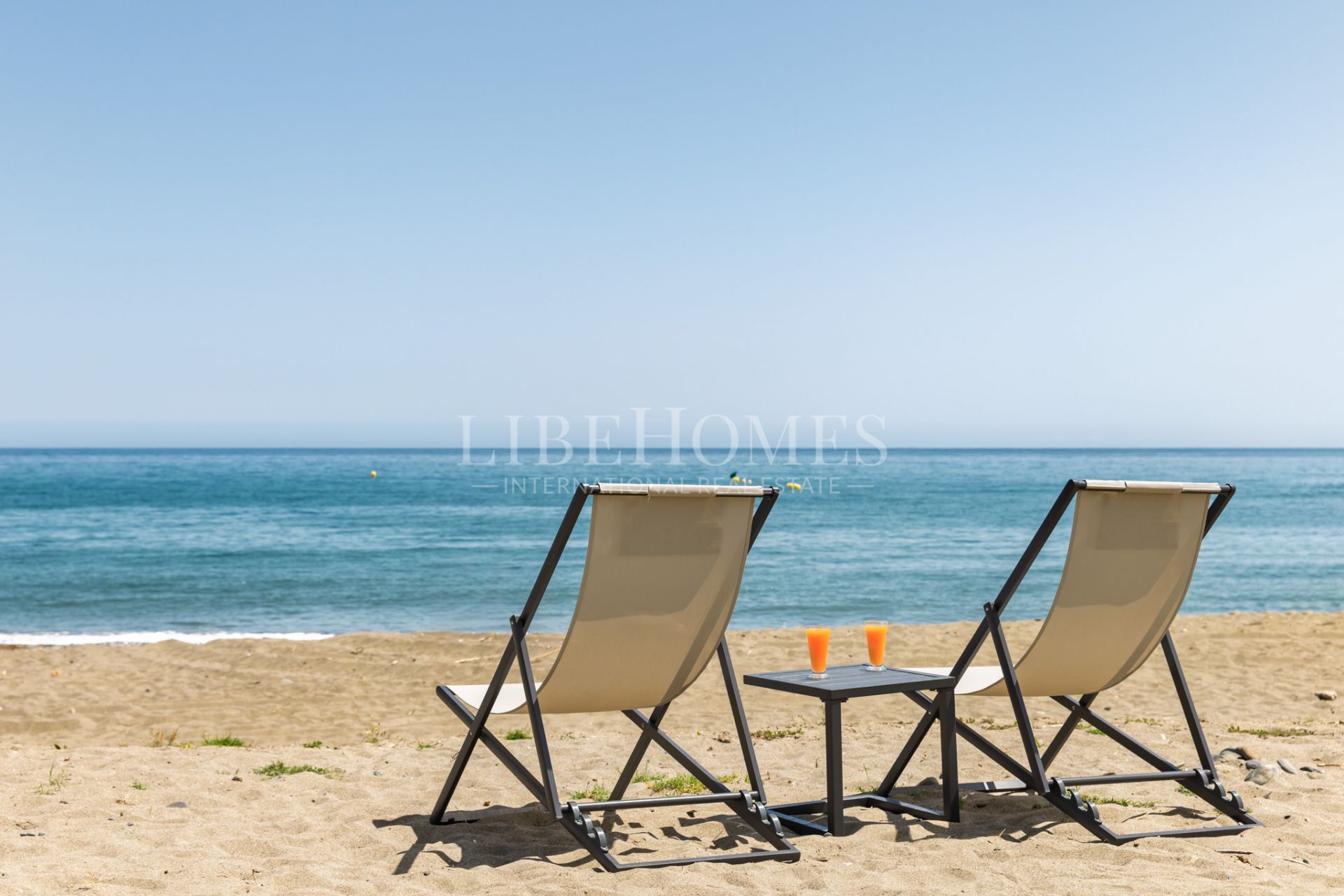 Beachfront townhouse in El Saladillo beach, New Golden Mile, Estepona