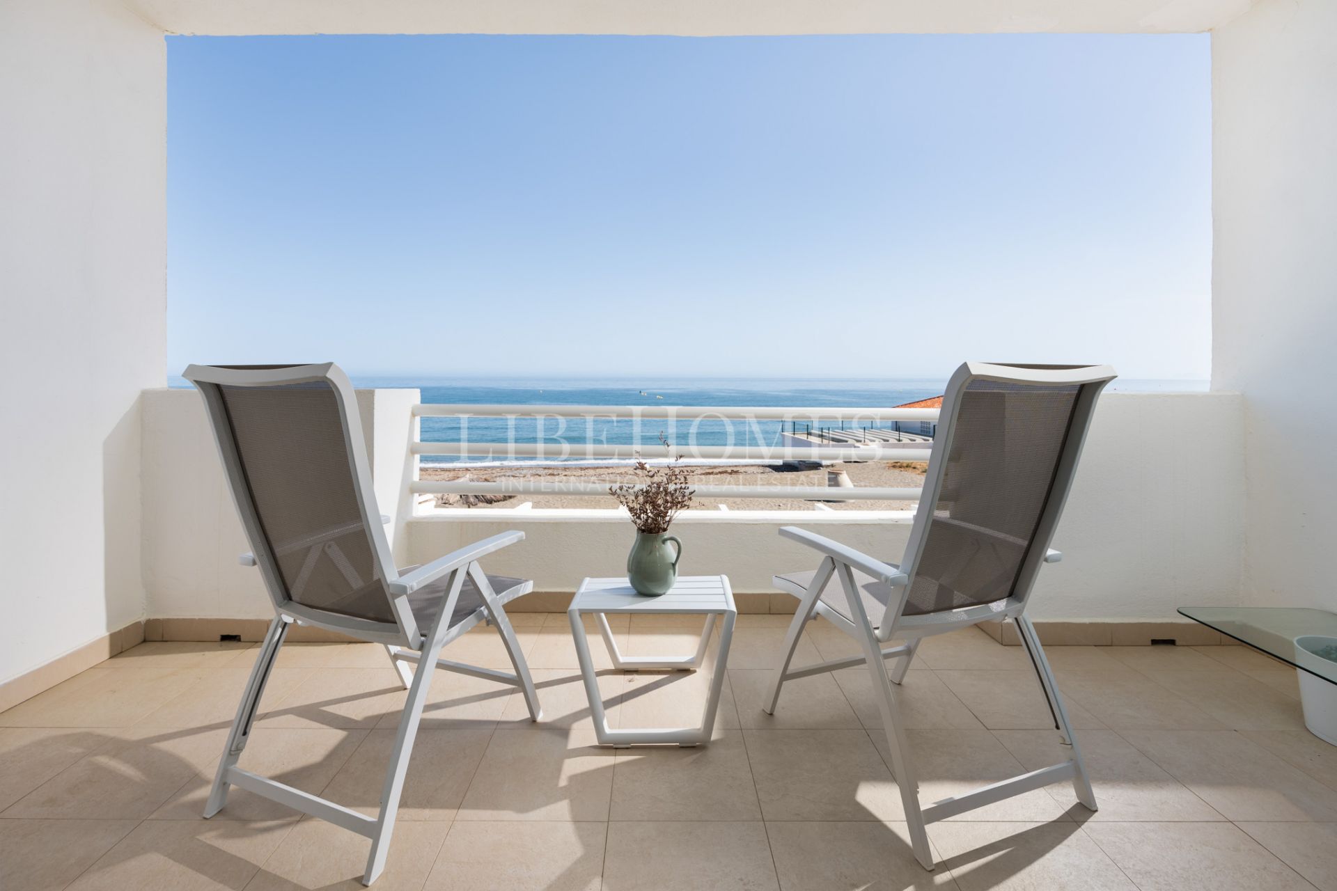 Beachfront townhouse in El Saladillo beach, New Golden Mile, Estepona