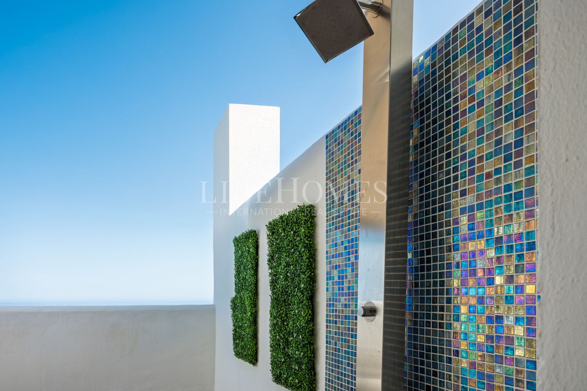 Beachfront townhouse in El Saladillo beach, New Golden Mile, Estepona