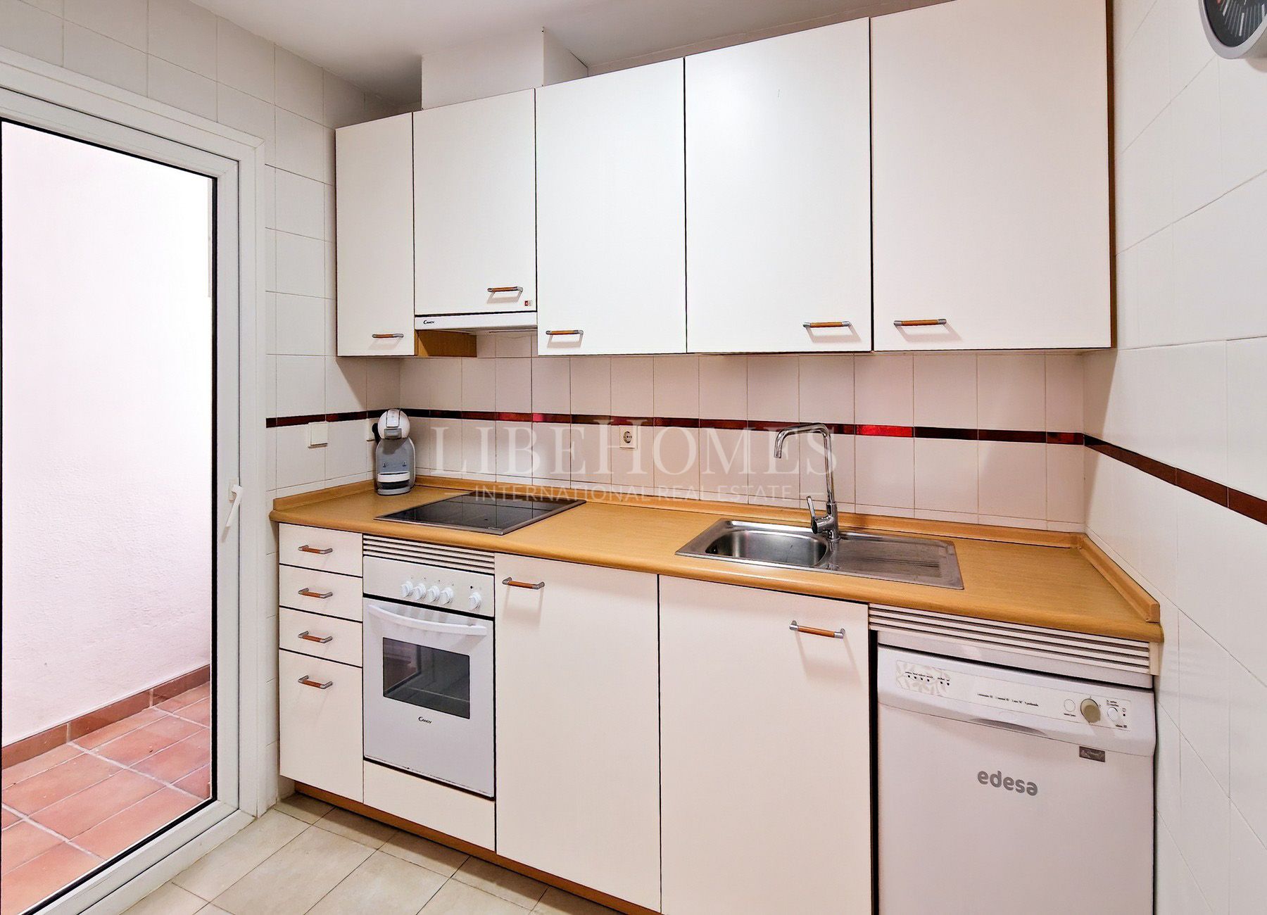 Beachfront apartment, terrace facing the sea, La Noria, Sabinillas