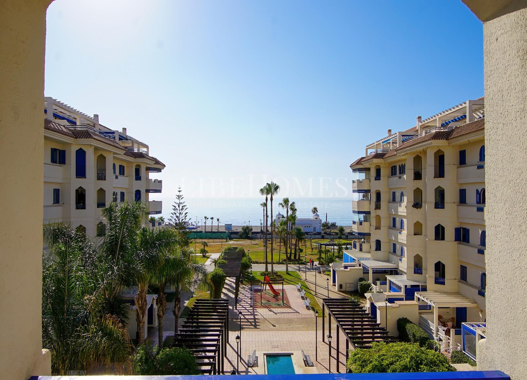 Beachfront apartment, terrace facing the sea, La Noria, Sabinillas