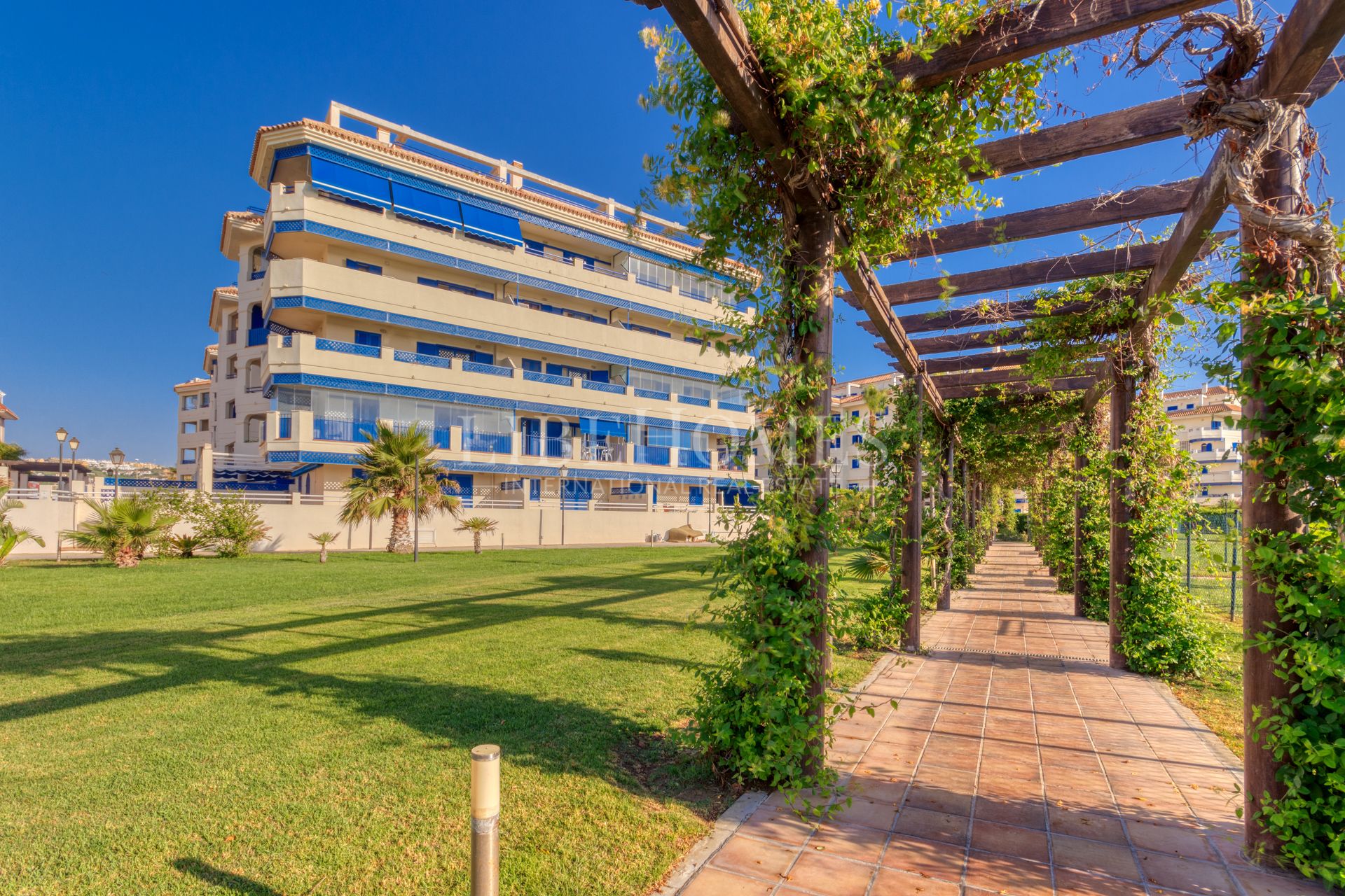 Beachfront apartment, terrace facing the sea, La Noria, Sabinillas