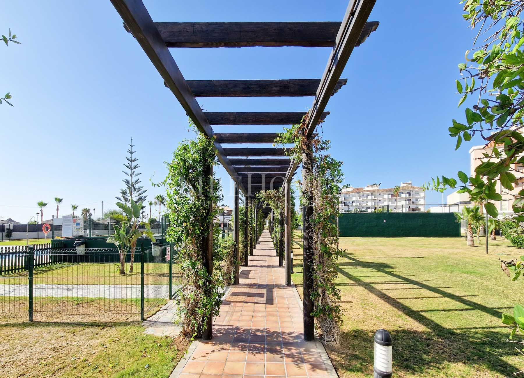 Beachfront apartment, terrace facing the sea, La Noria, Sabinillas