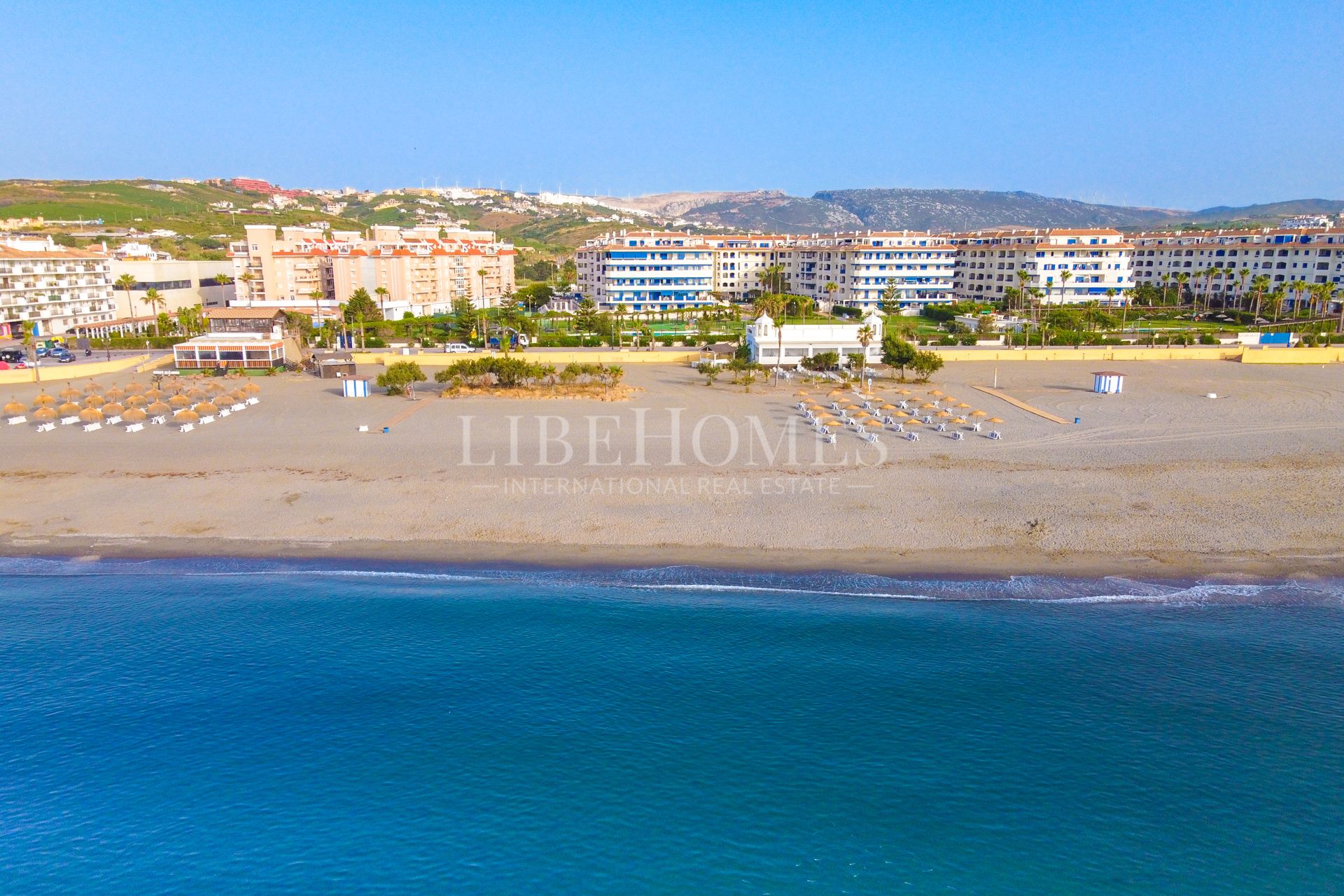 Beachfront apartment, terrace facing the sea, La Noria, Sabinillas