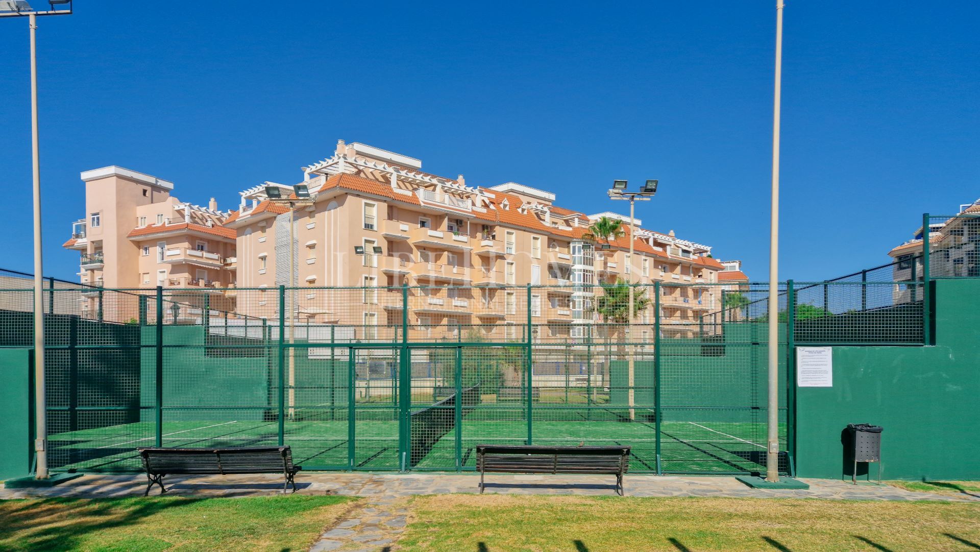 Beachfront apartment, terrace facing the sea, La Noria, Sabinillas