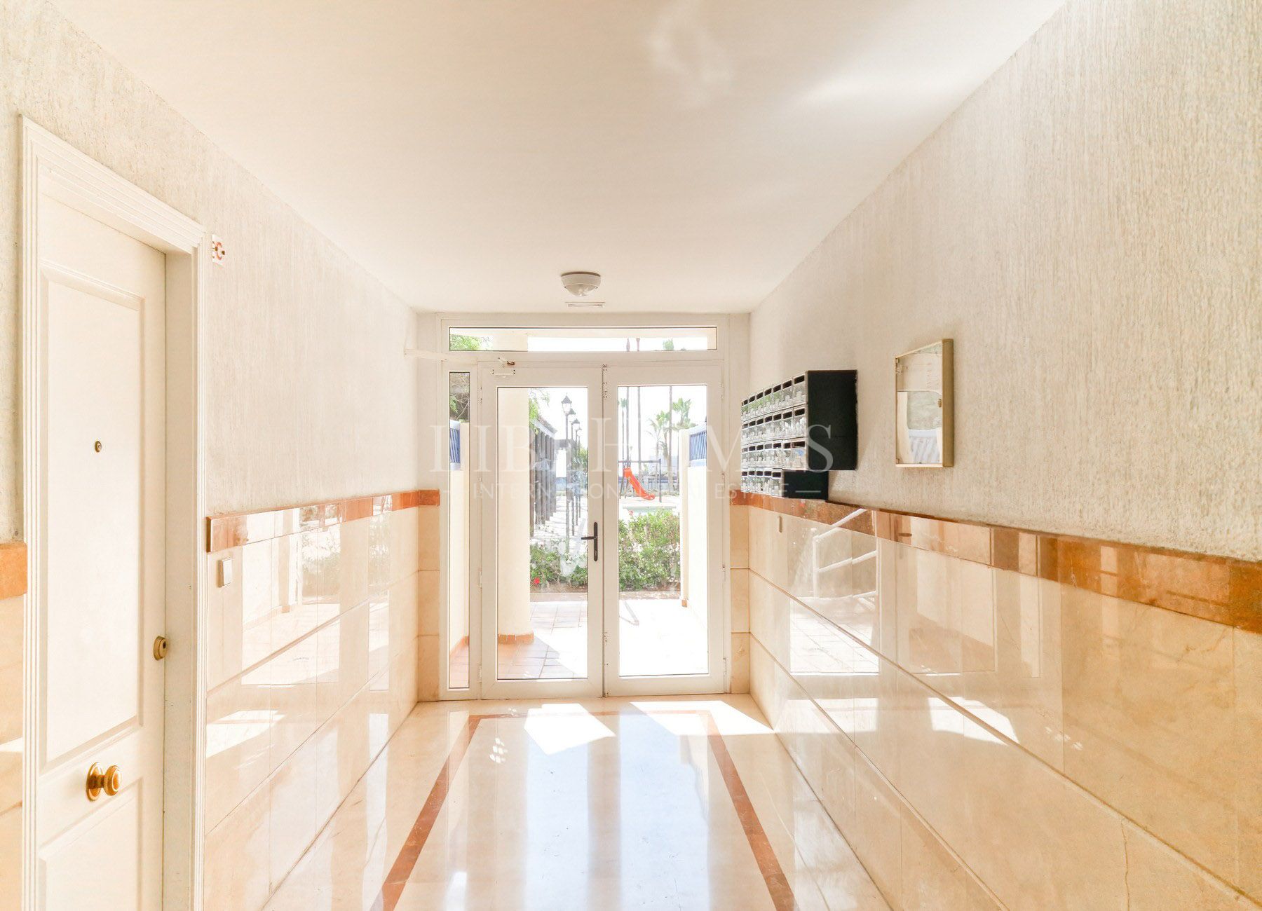 Beachfront apartment, terrace facing the sea, La Noria, Sabinillas