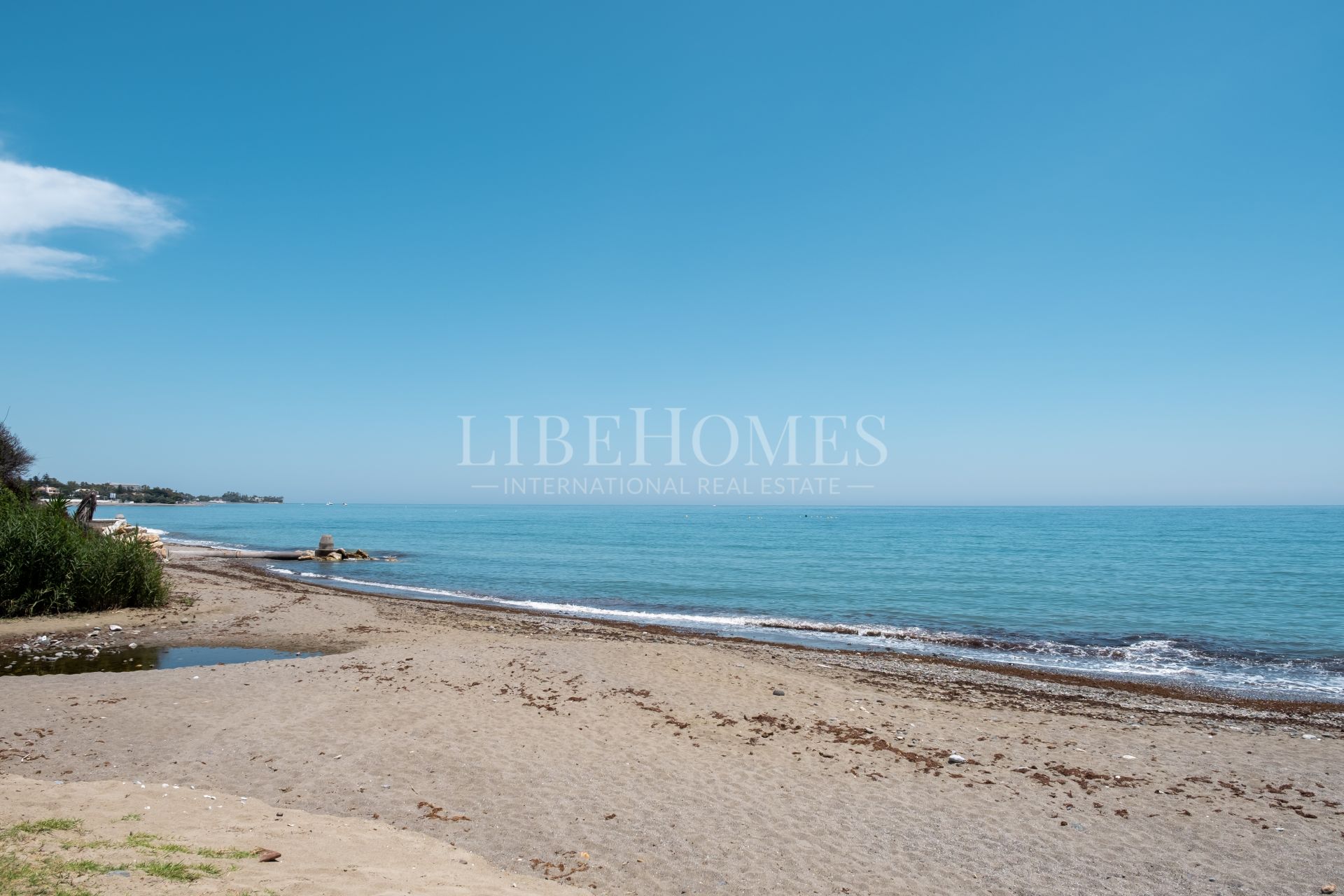 Beachfront townhouse in El Saladillo beach, New Golden Mile, Estepona