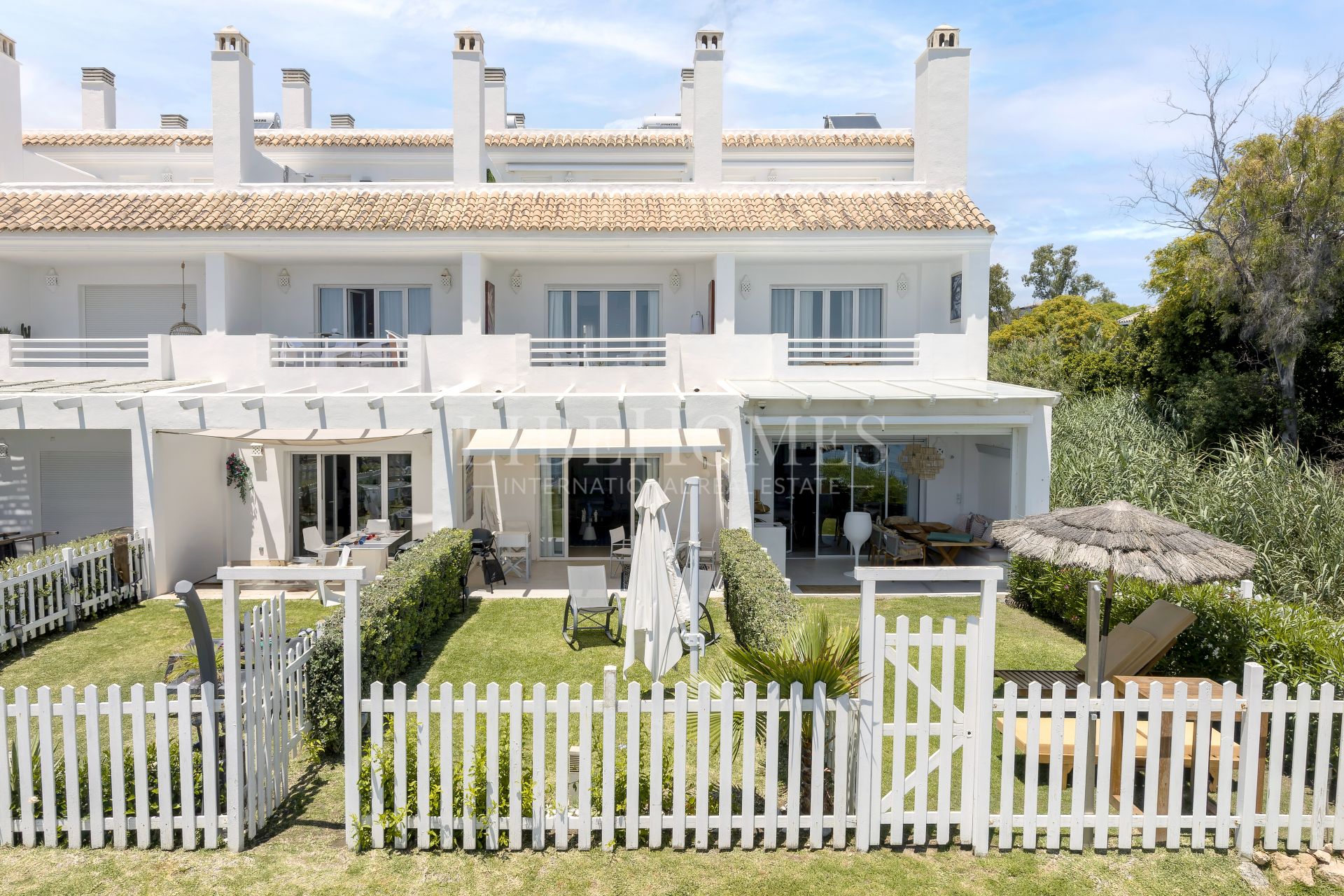 Beachfront townhouse in El Saladillo beach, New Golden Mile, Estepona