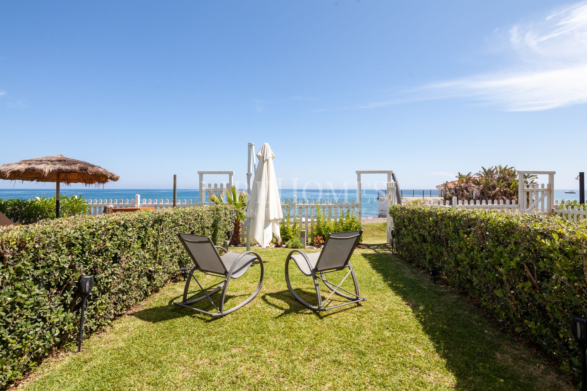 Beachfront townhouse in El Saladillo beach, New Golden Mile, Estepona