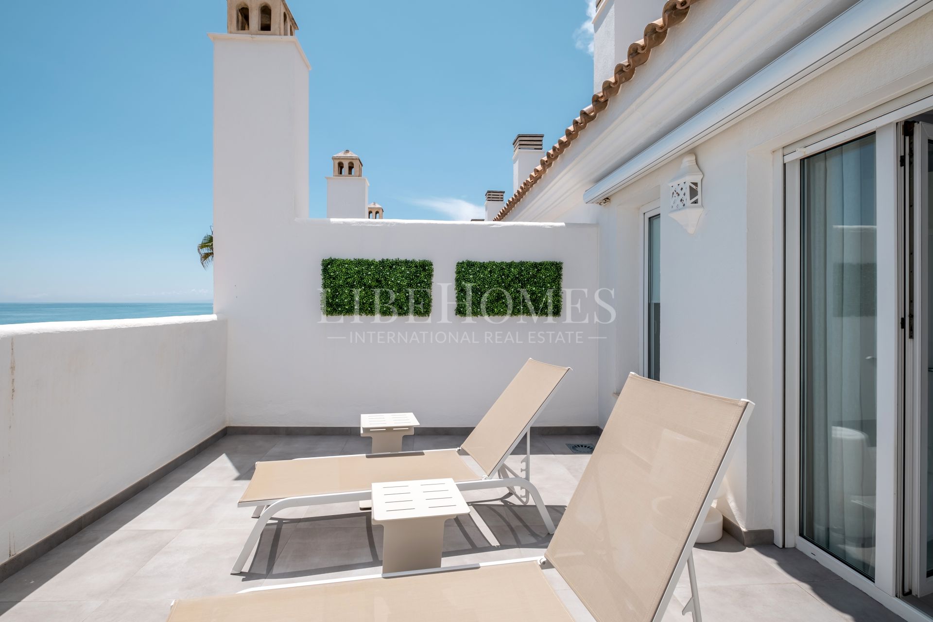 Beachfront townhouse in El Saladillo beach, New Golden Mile, Estepona