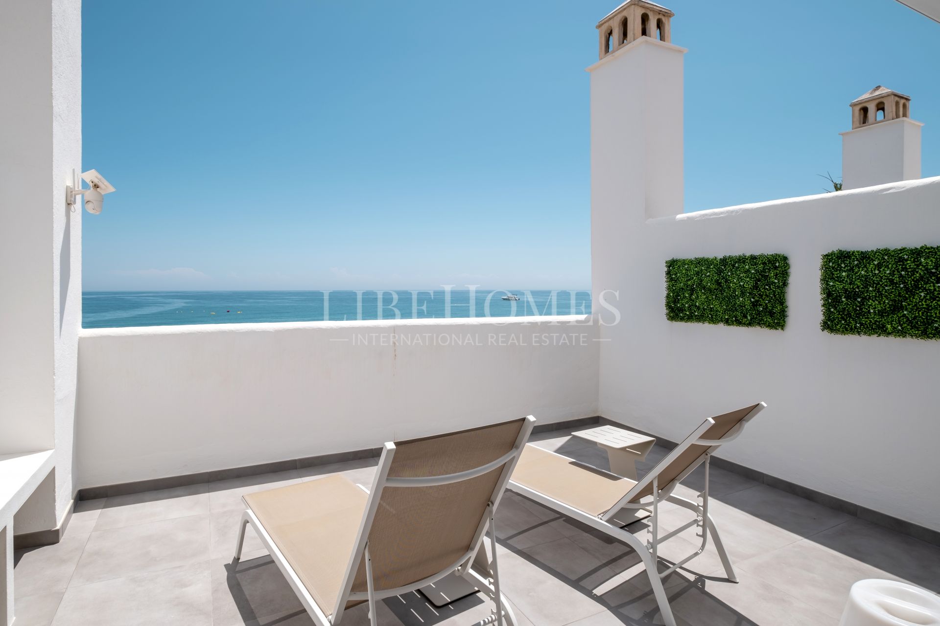Beachfront townhouse in El Saladillo beach, New Golden Mile, Estepona