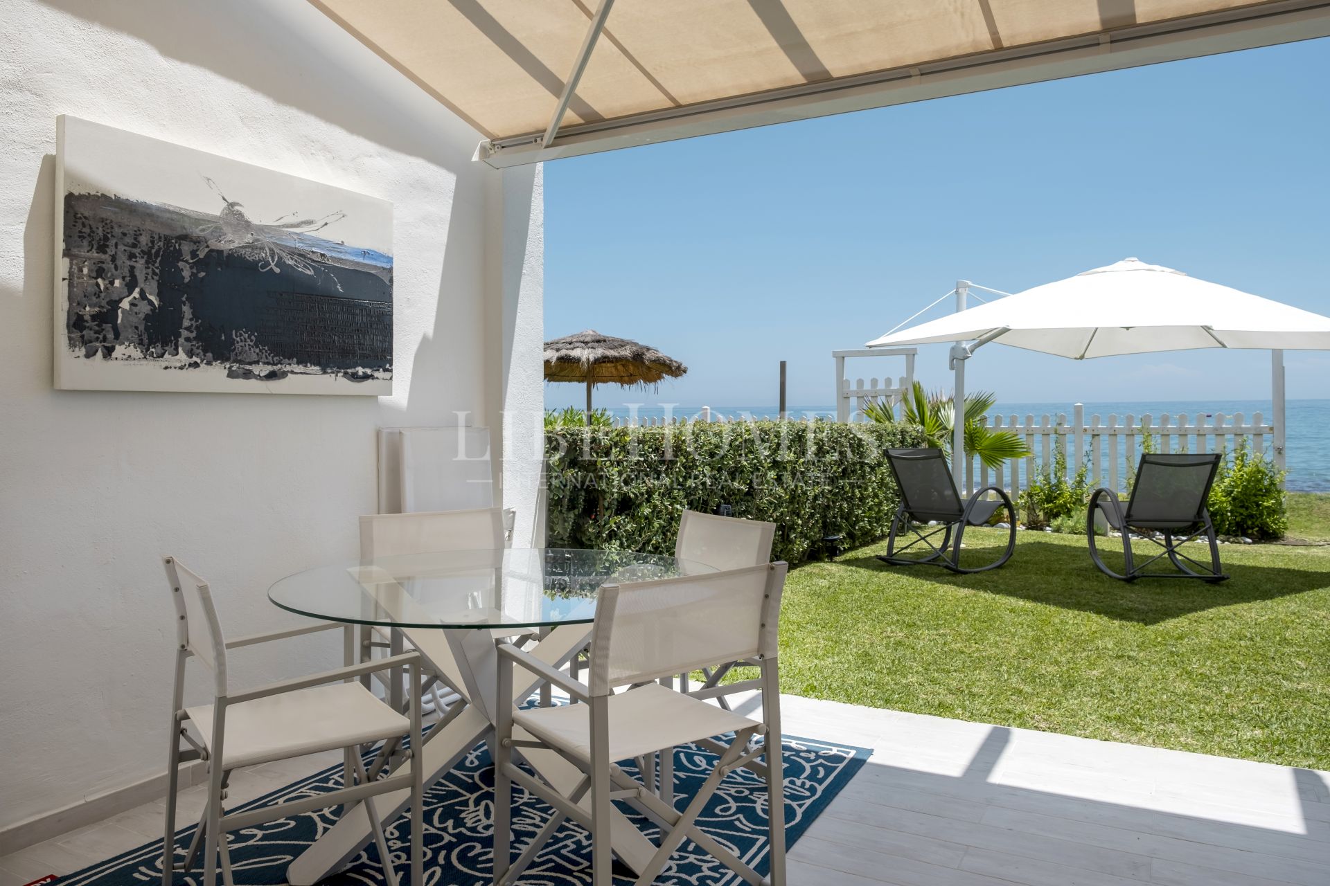 Beachfront townhouse in El Saladillo beach, New Golden Mile, Estepona