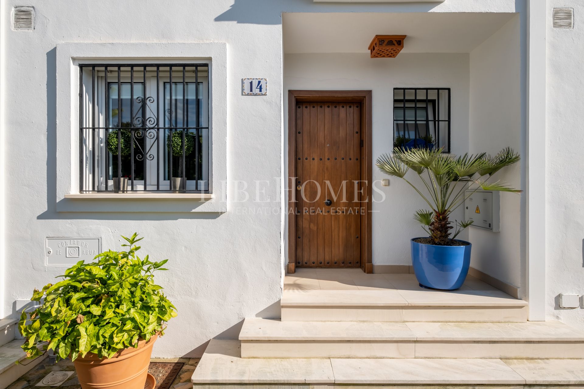 Beachfront townhouse in El Saladillo beach, New Golden Mile, Estepona