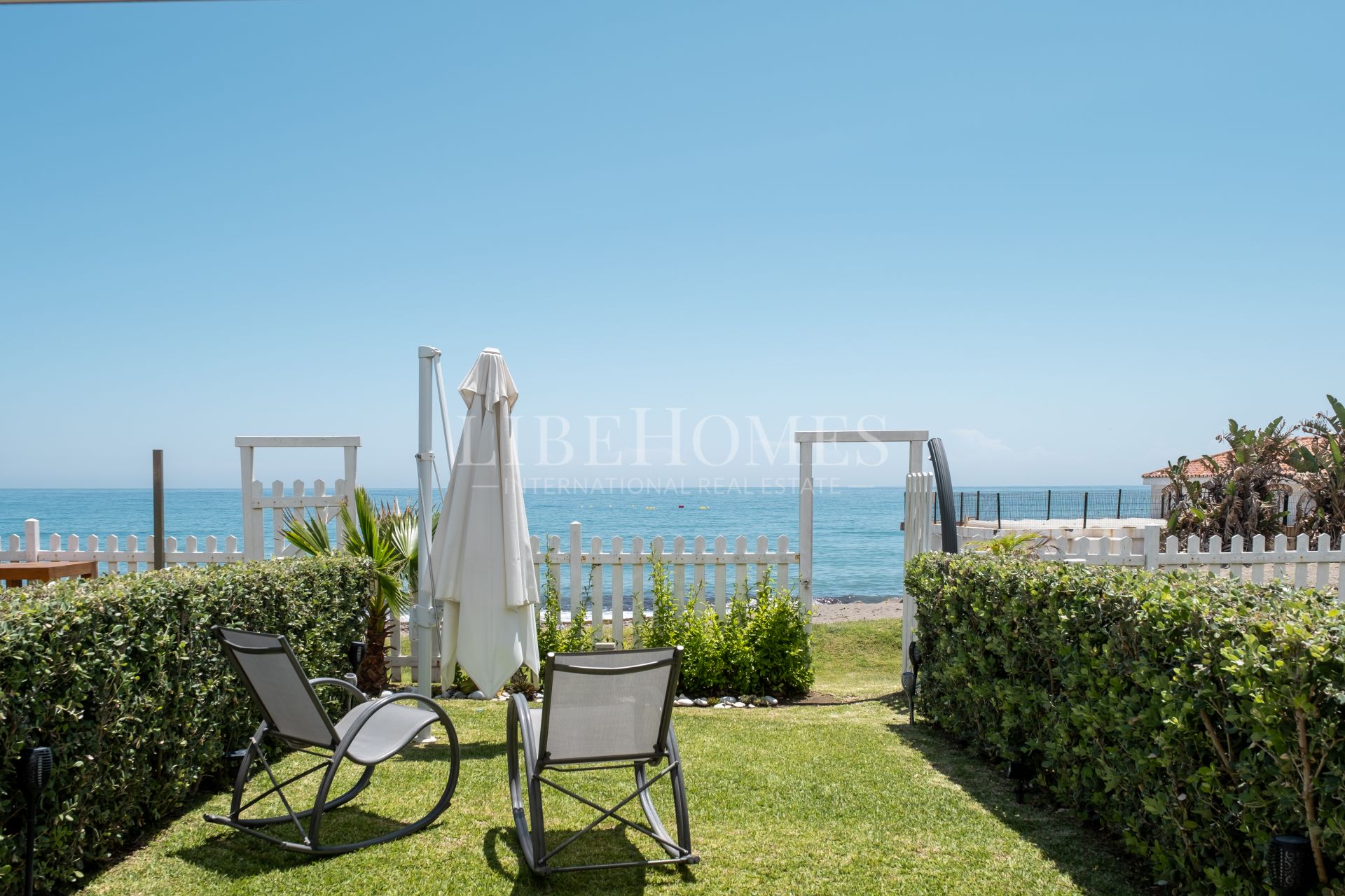 Beachfront townhouse in El Saladillo beach, New Golden Mile, Estepona