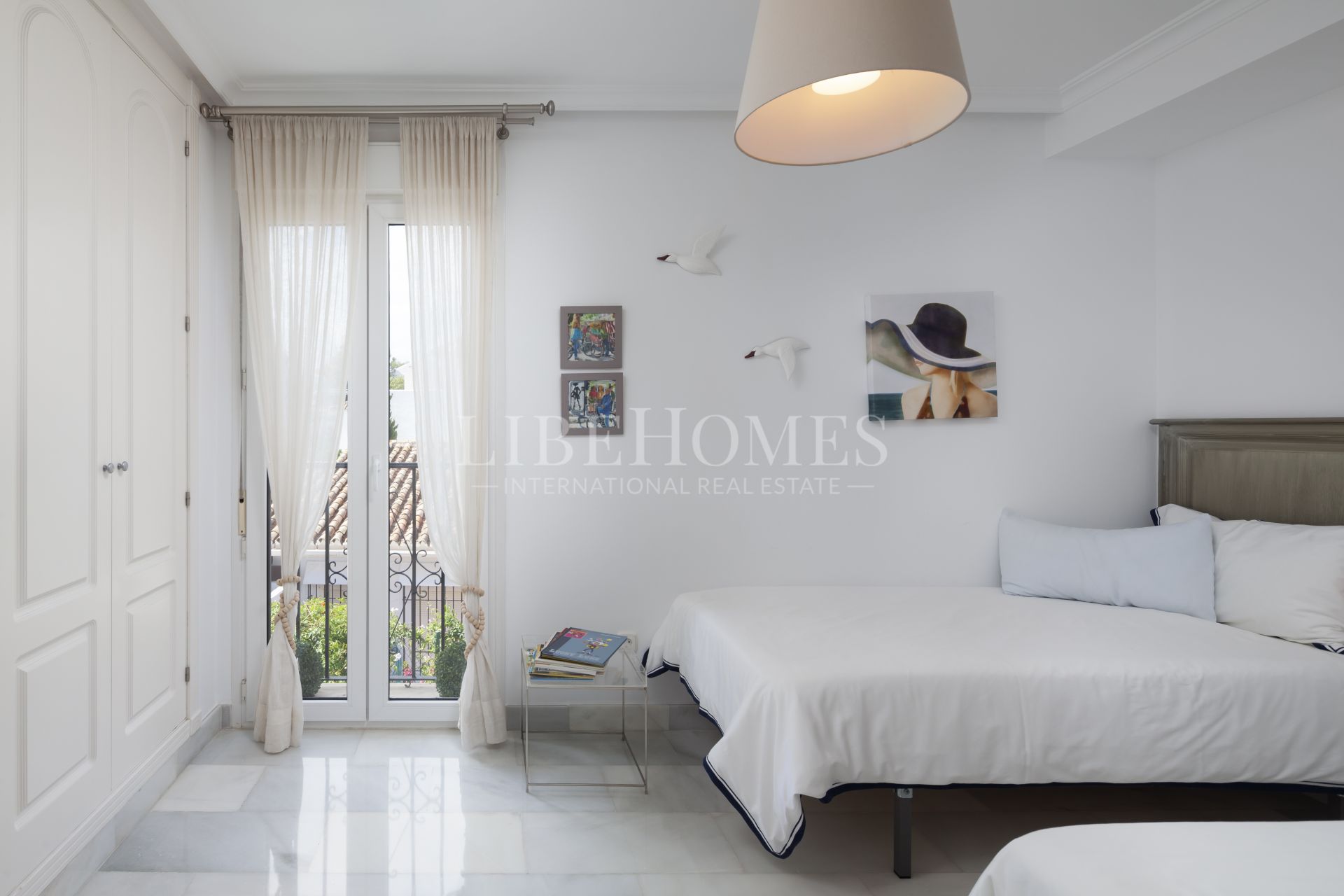 Beachfront townhouse in El Saladillo beach, New Golden Mile, Estepona