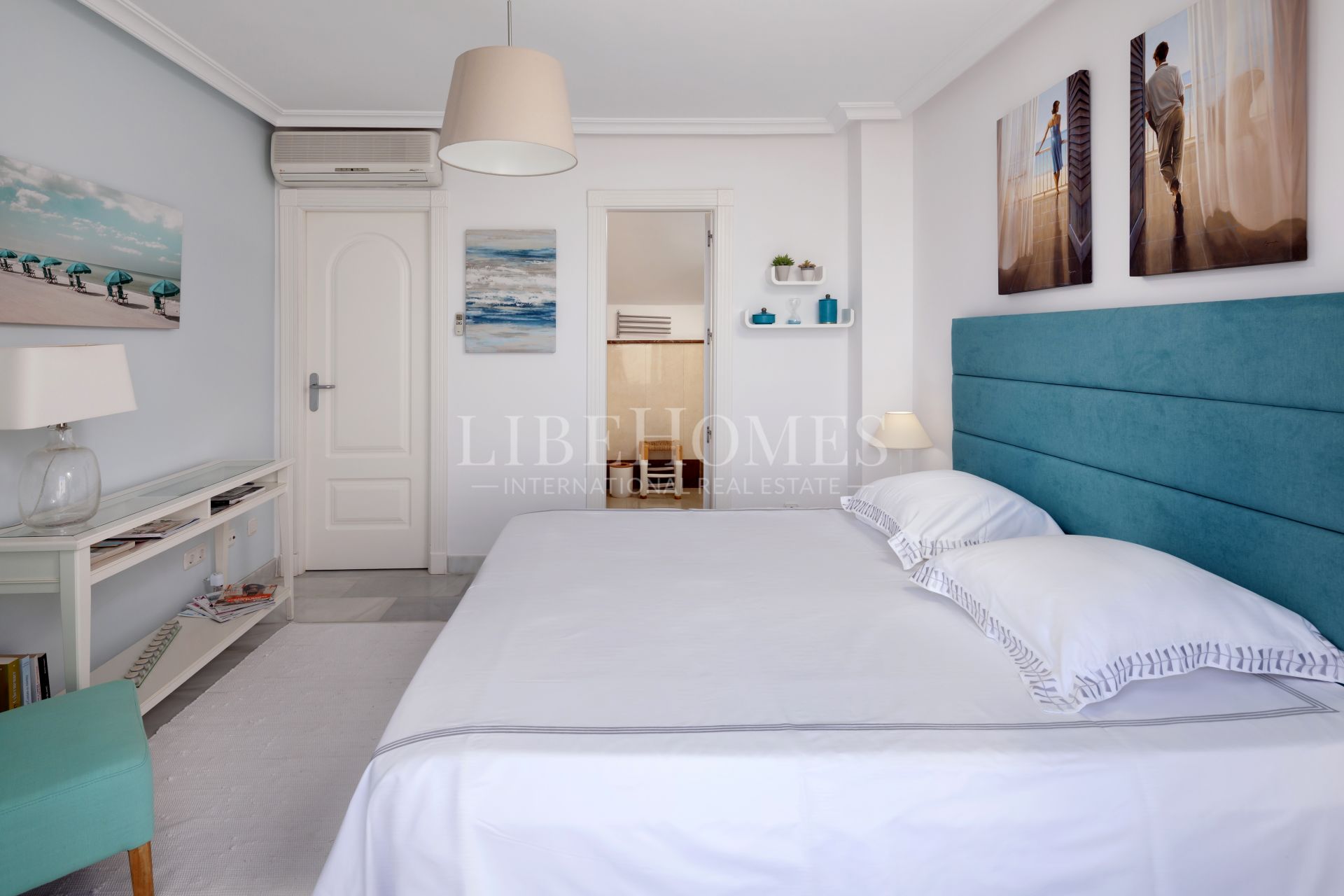 Beachfront townhouse in El Saladillo beach, New Golden Mile, Estepona