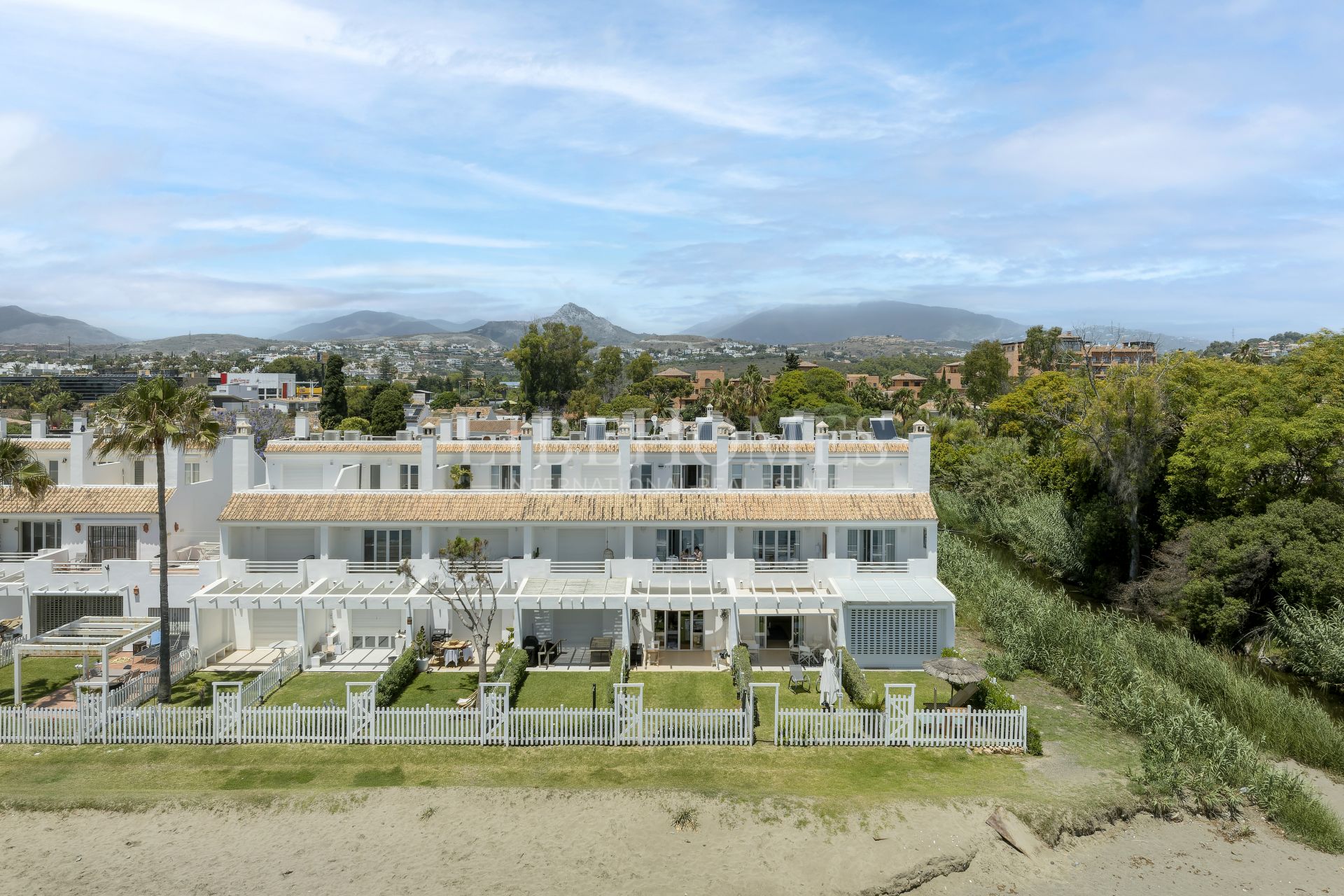 Beachfront townhouse in El Saladillo beach, New Golden Mile, Estepona