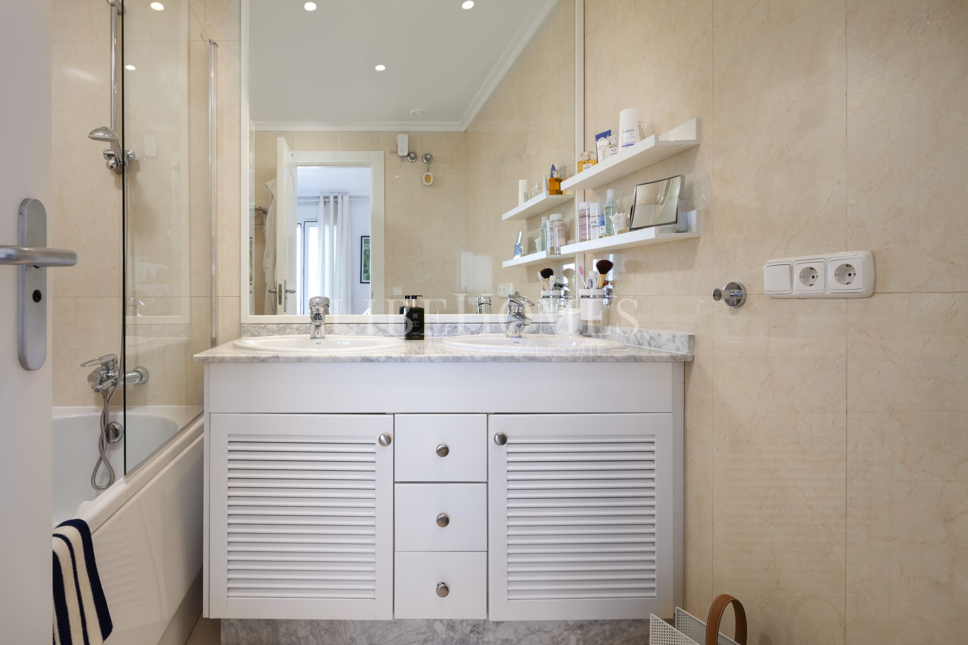 Beachfront townhouse in El Saladillo beach, New Golden Mile, Estepona