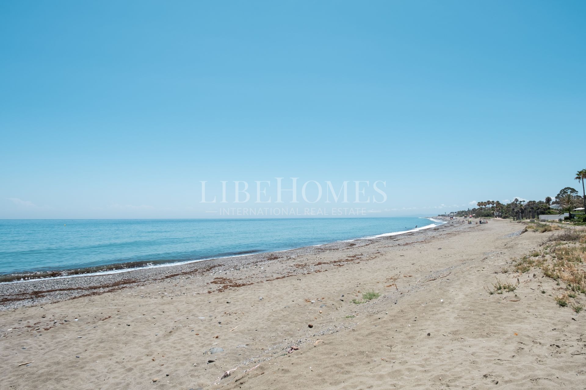 Beachfront townhouse in El Saladillo beach, New Golden Mile, Estepona
