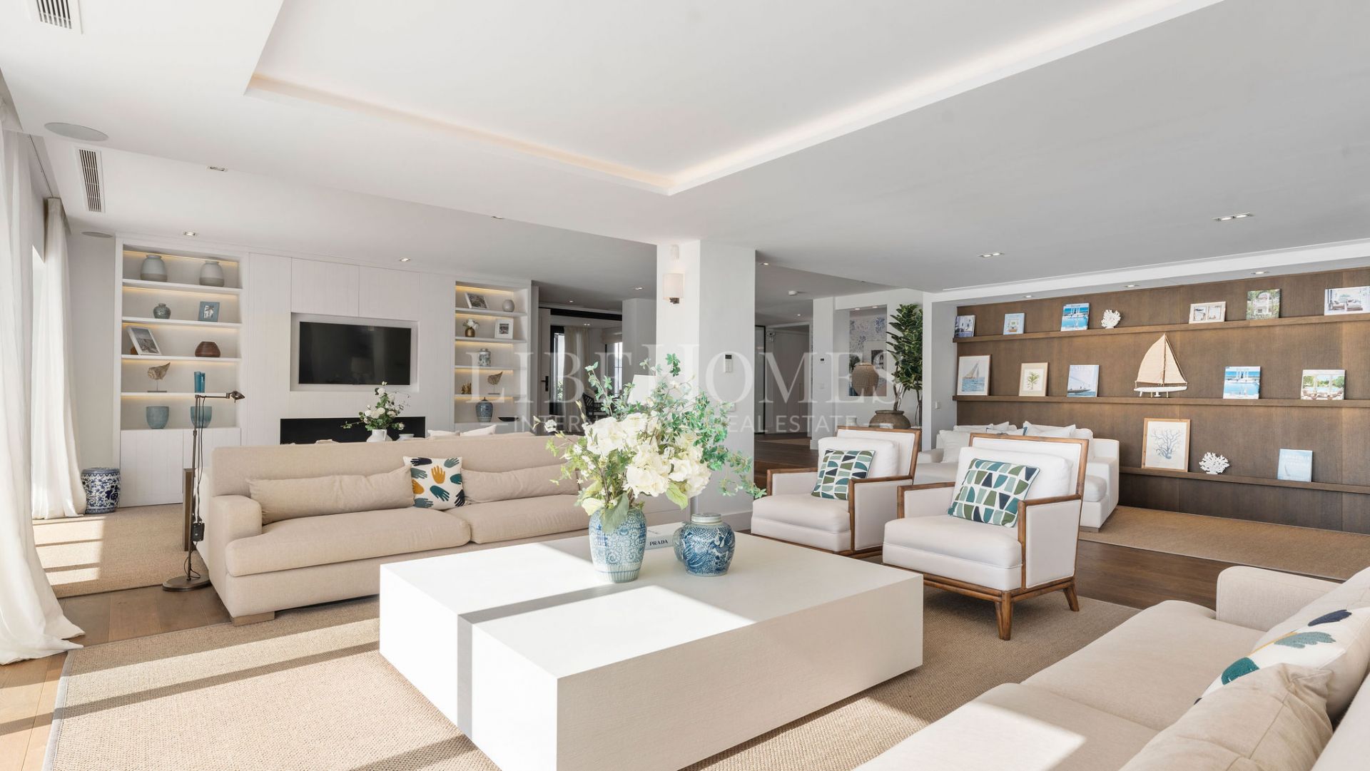 Luxury villa, frontline of Los Naranjos Golf, Nueva Andalucía, Marbella