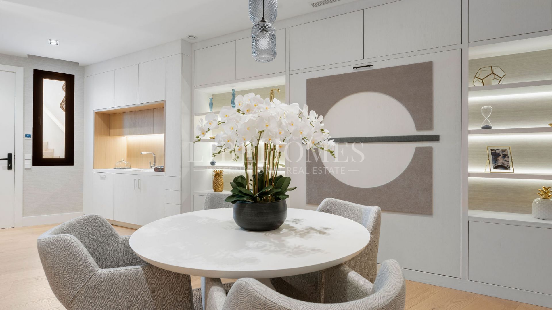 Luxury villa, frontline of Los Naranjos Golf, Nueva Andalucía, Marbella