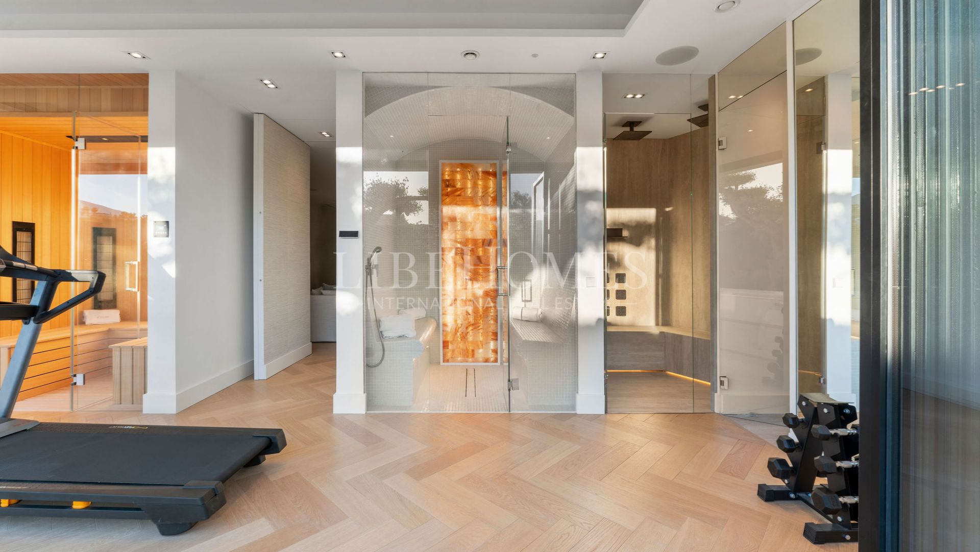 Luxury villa, frontline of Los Naranjos Golf, Nueva Andalucía, Marbella