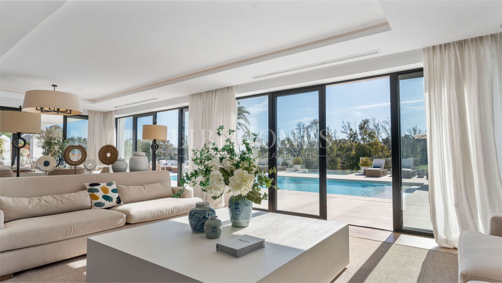 Luxury villa, frontline of Los Naranjos Golf, Nueva Andalucía, Marbella