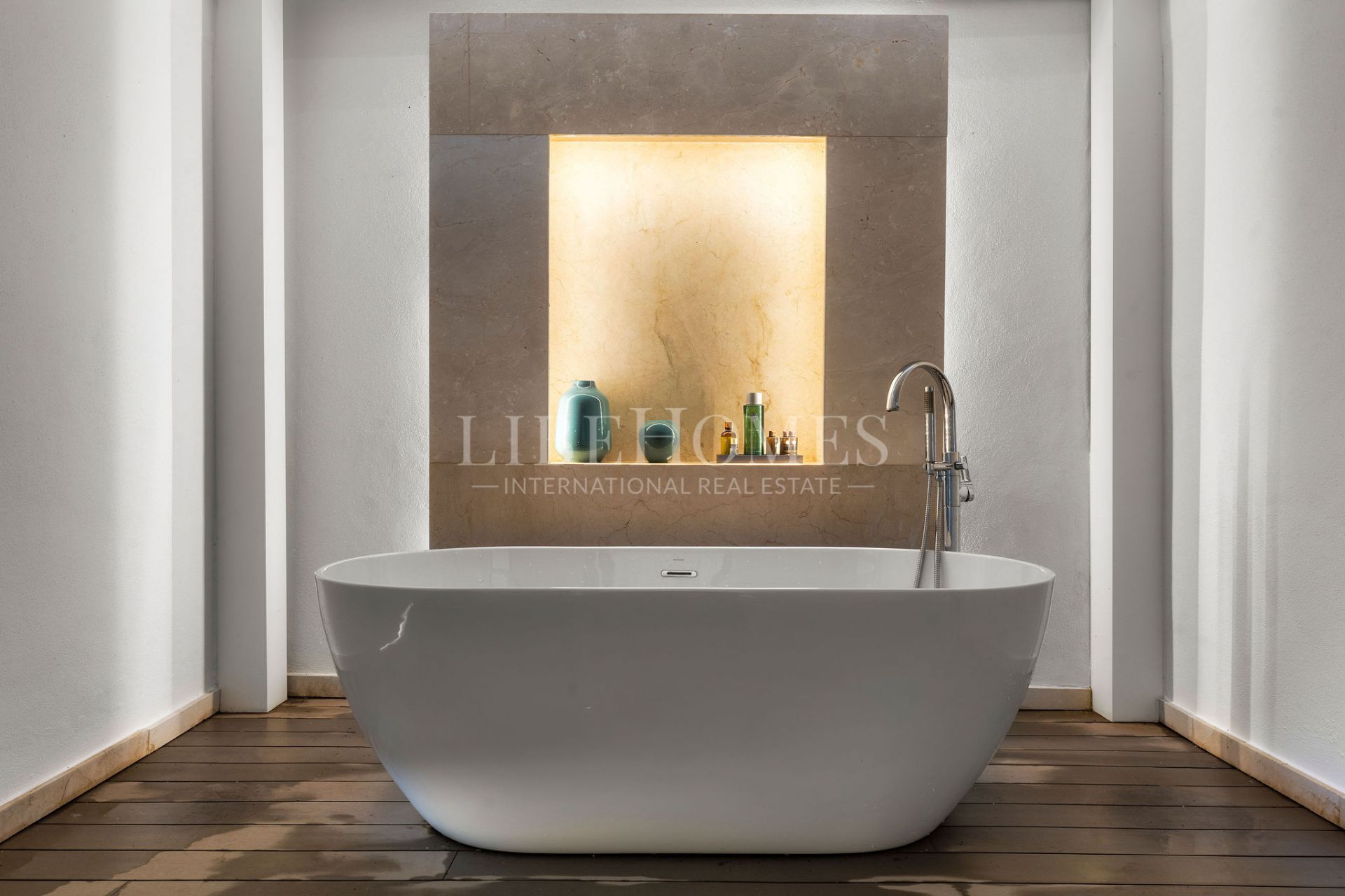 Luxury villa, frontline of Los Naranjos Golf, Nueva Andalucía, Marbella