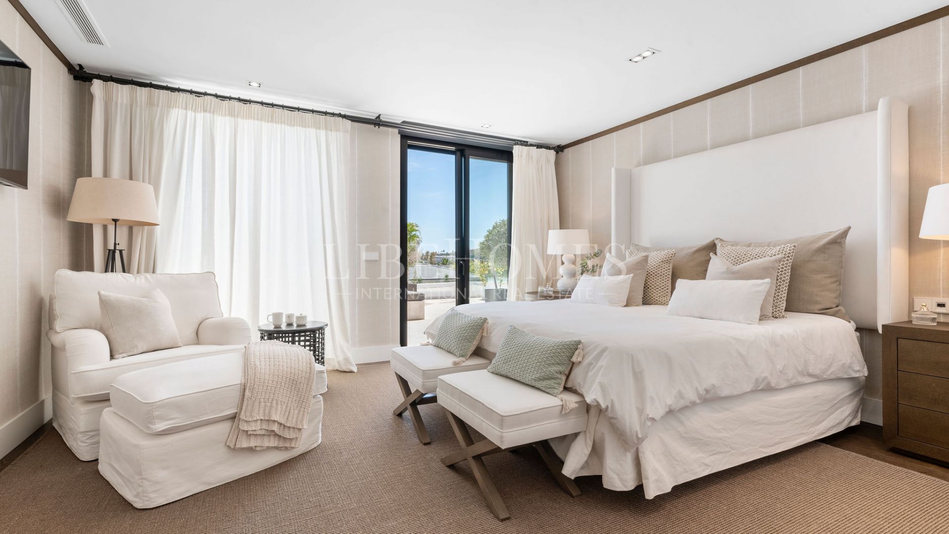 Luxury villa, frontline of Los Naranjos Golf, Nueva Andalucía, Marbella