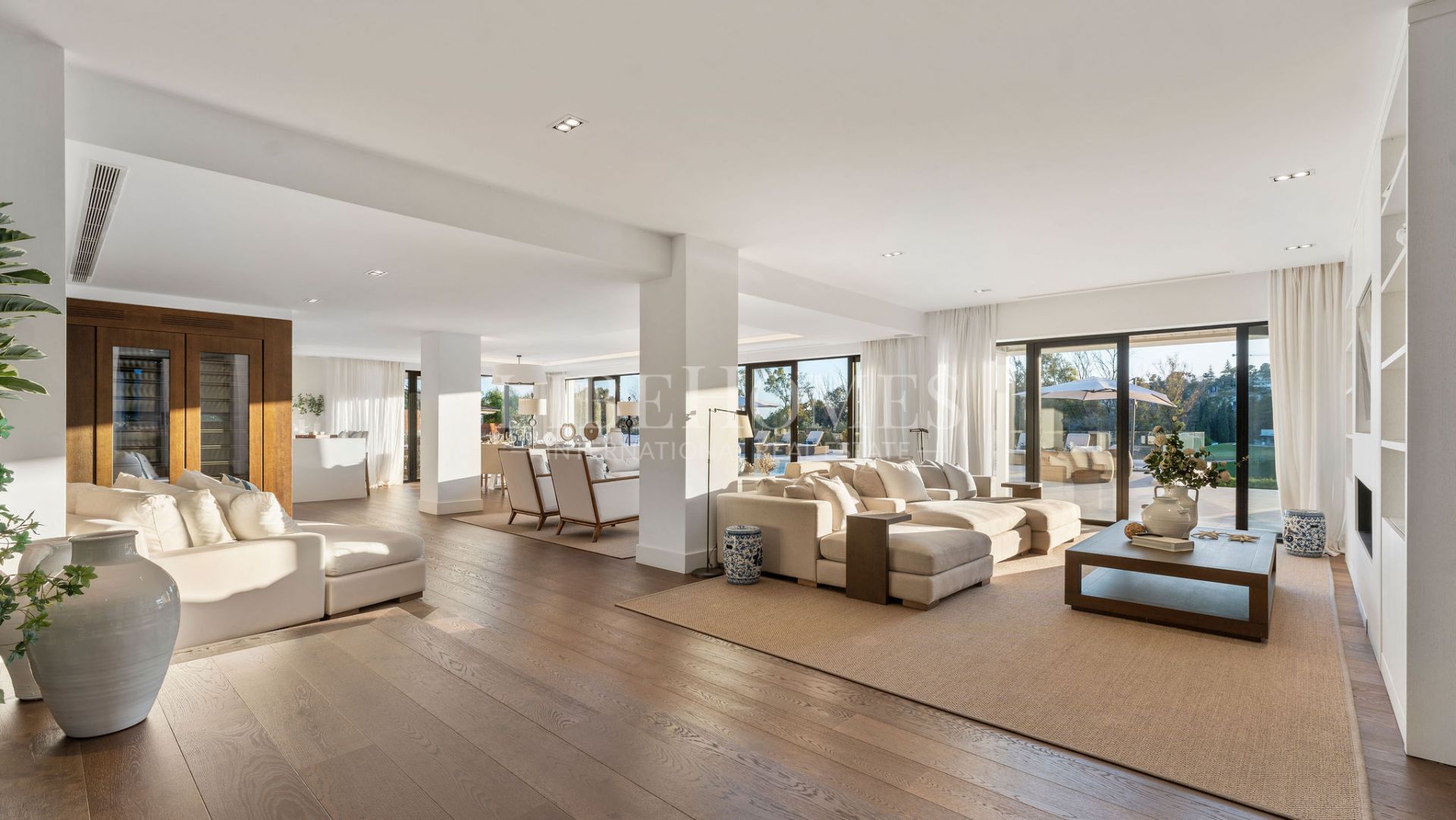 Luxury villa, frontline of Los Naranjos Golf, Nueva Andalucía, Marbella