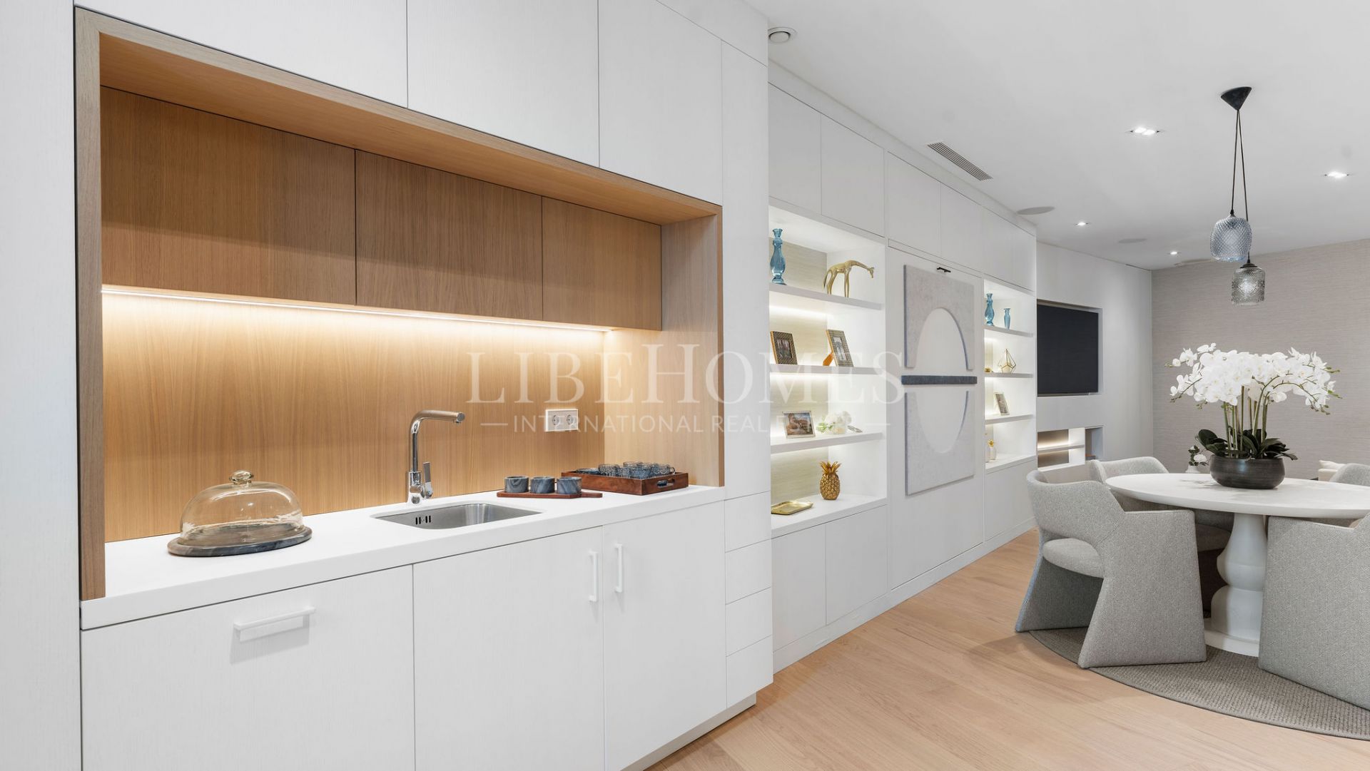 Luxury villa, frontline of Los Naranjos Golf, Nueva Andalucía, Marbella