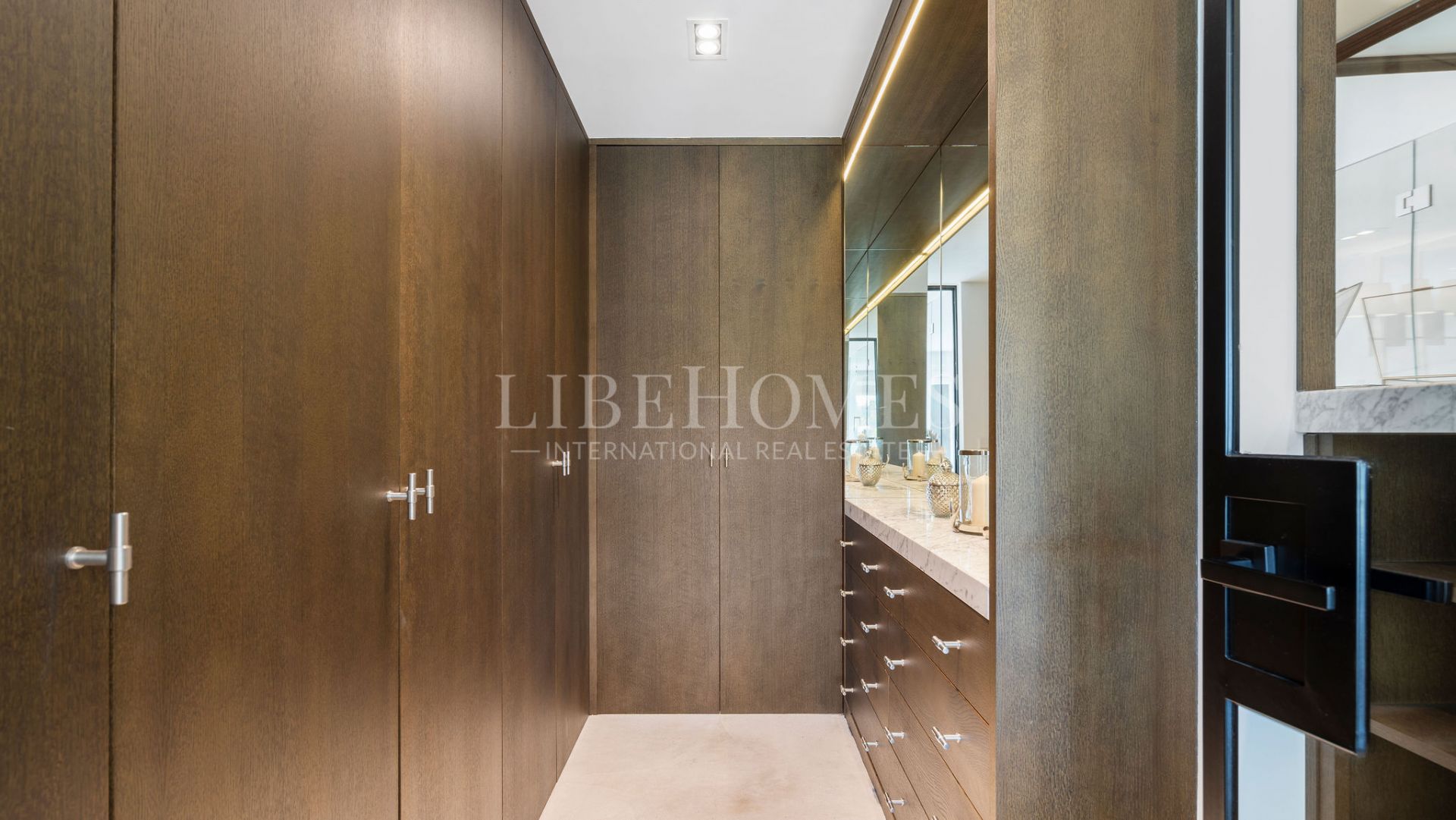 Luxury villa, frontline of Los Naranjos Golf, Nueva Andalucía, Marbella