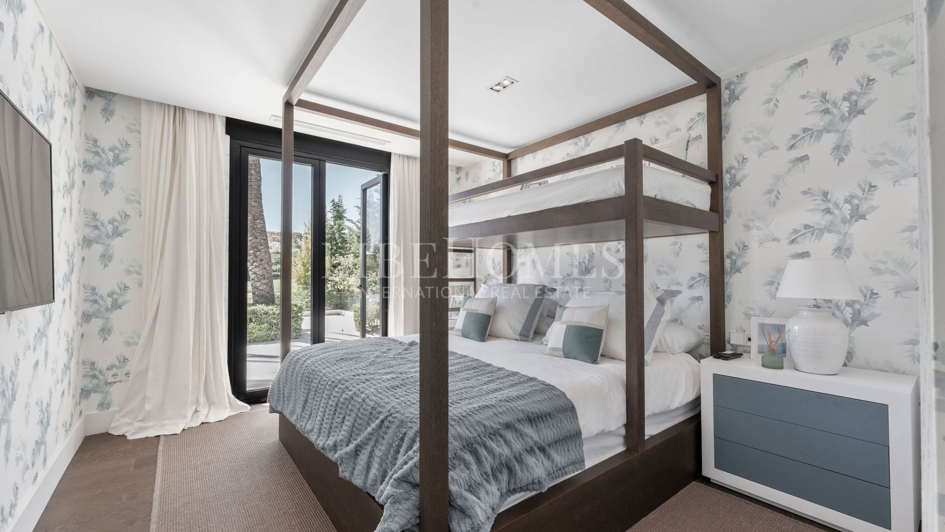 Luxury villa, frontline of Los Naranjos Golf, Nueva Andalucía, Marbella