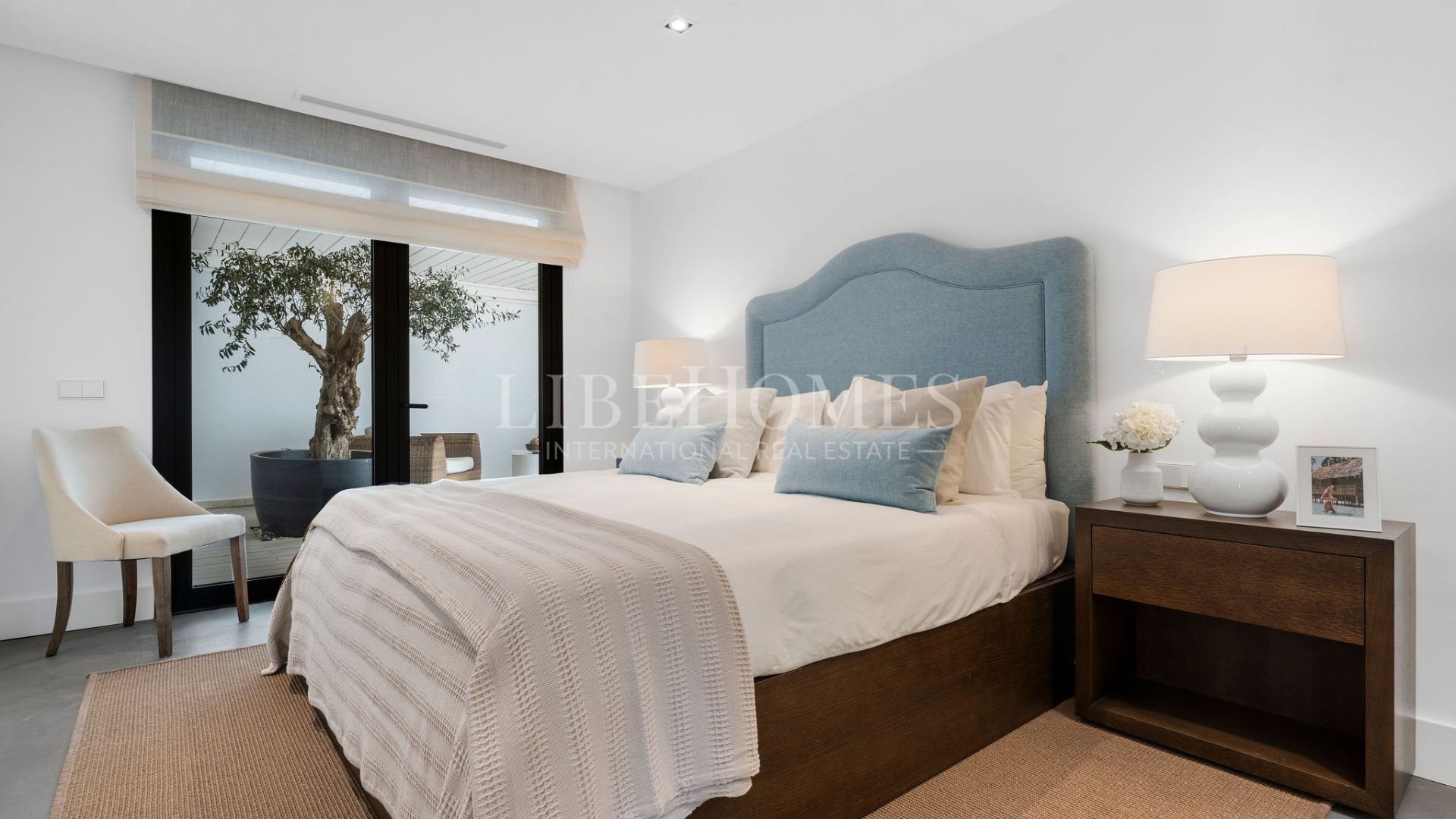 Luxury villa, frontline of Los Naranjos Golf, Nueva Andalucía, Marbella