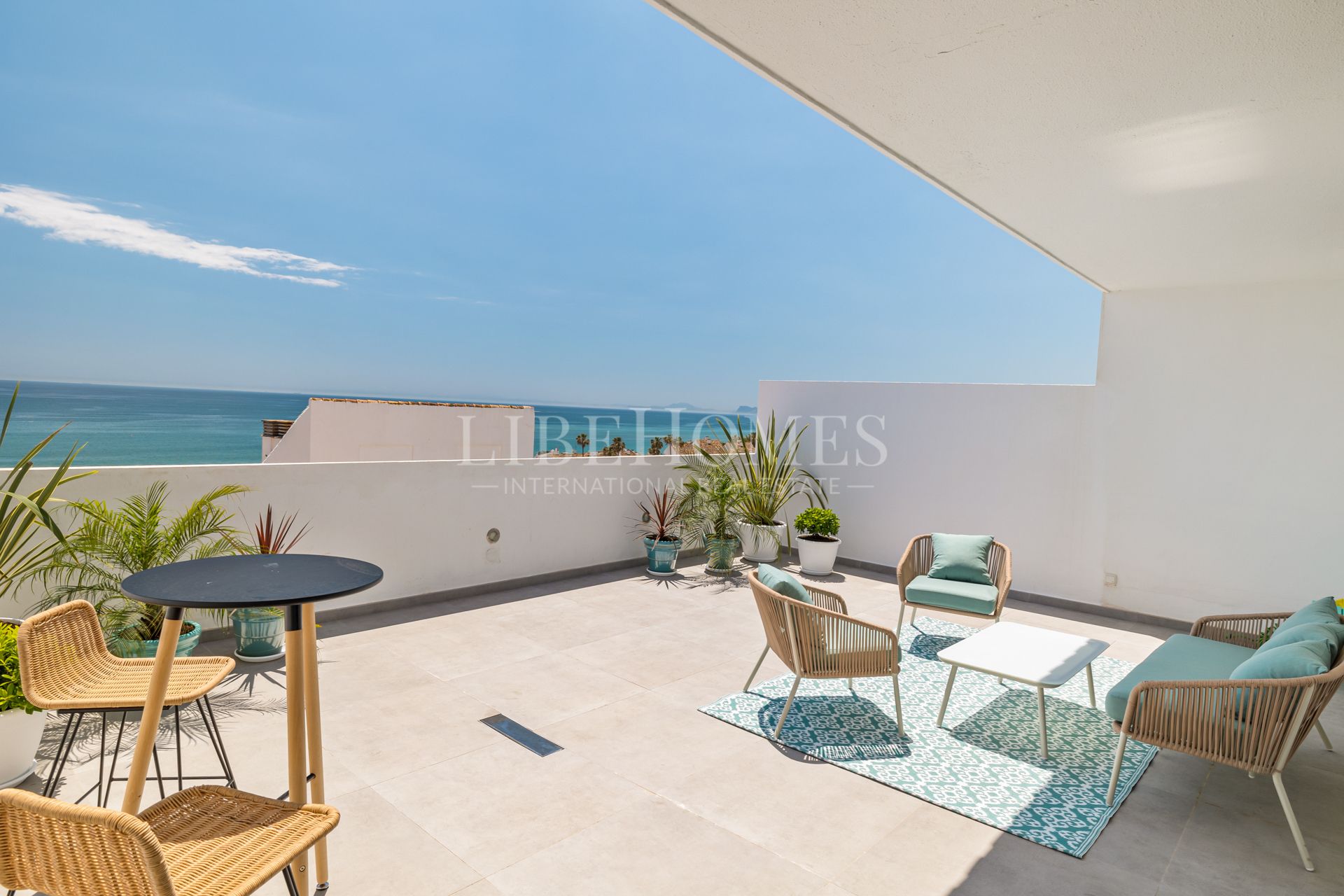 Penthouse for sale in Guadalobon, All Estepona