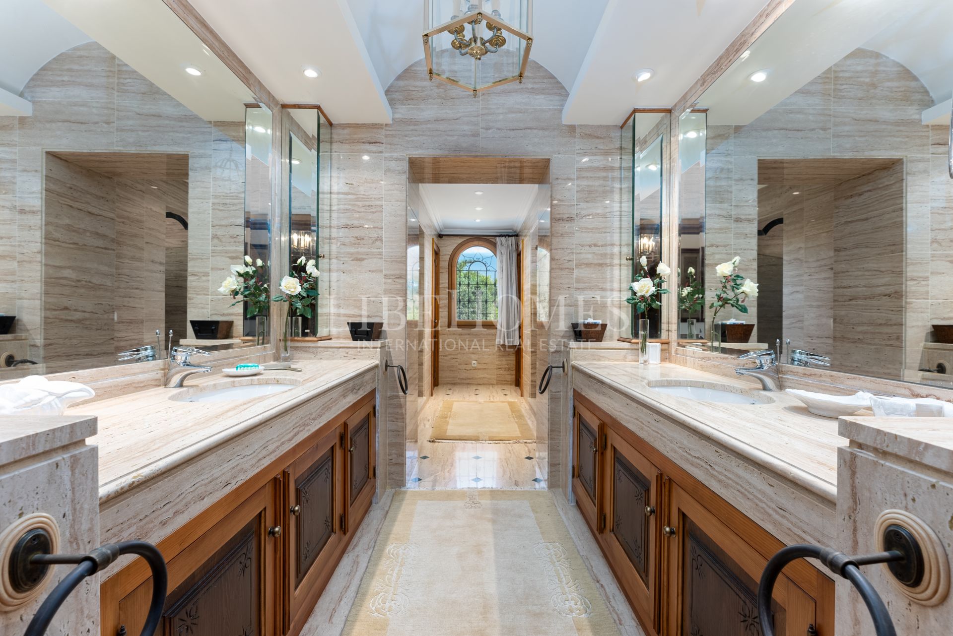 Preciosa villa de estilo tradicional andaluz en La Quinta, Benahavis