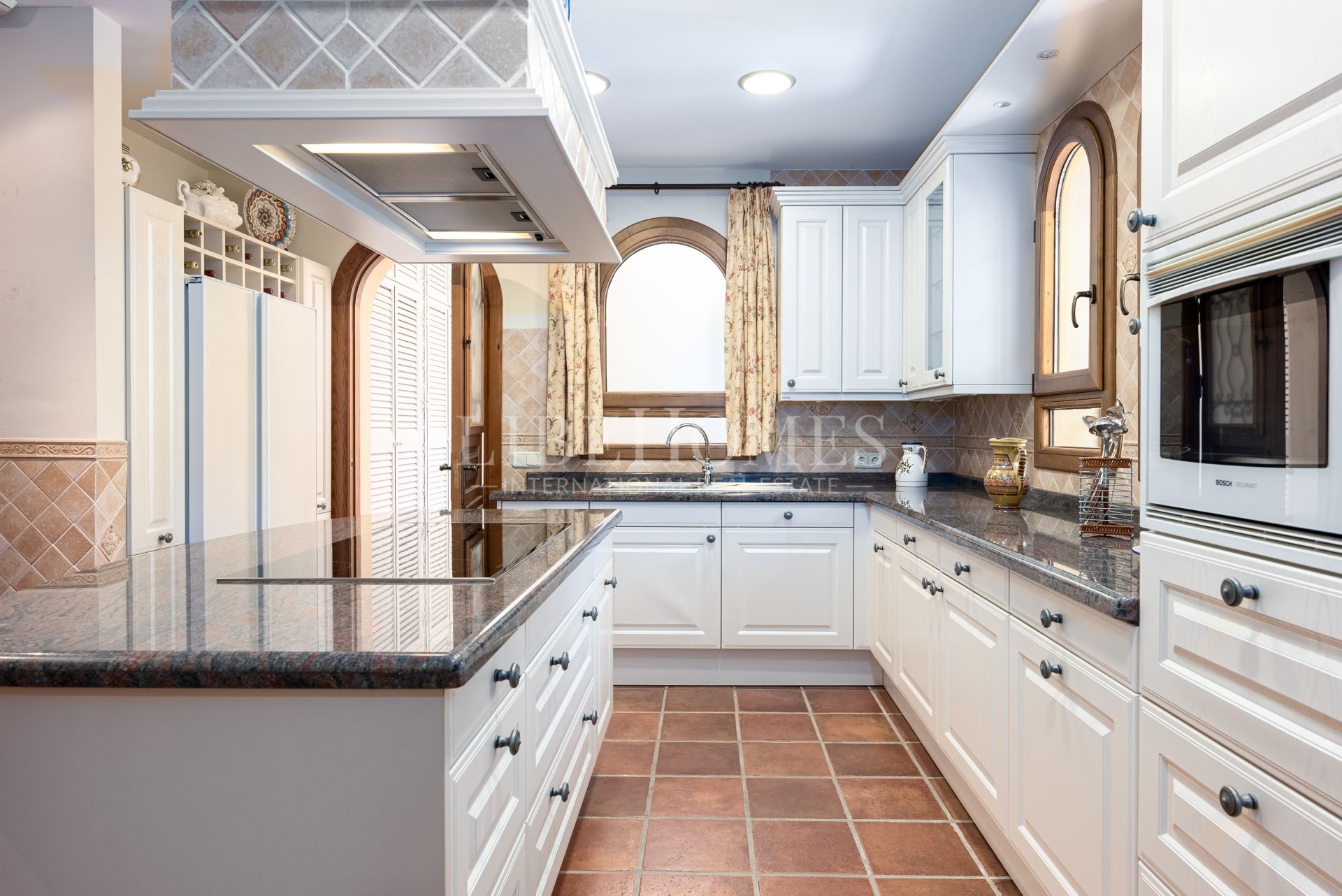 Preciosa villa de estilo tradicional andaluz en La Quinta, Benahavis