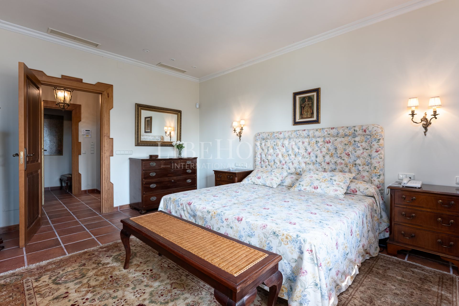 Preciosa villa de estilo tradicional andaluz en La Quinta, Benahavis