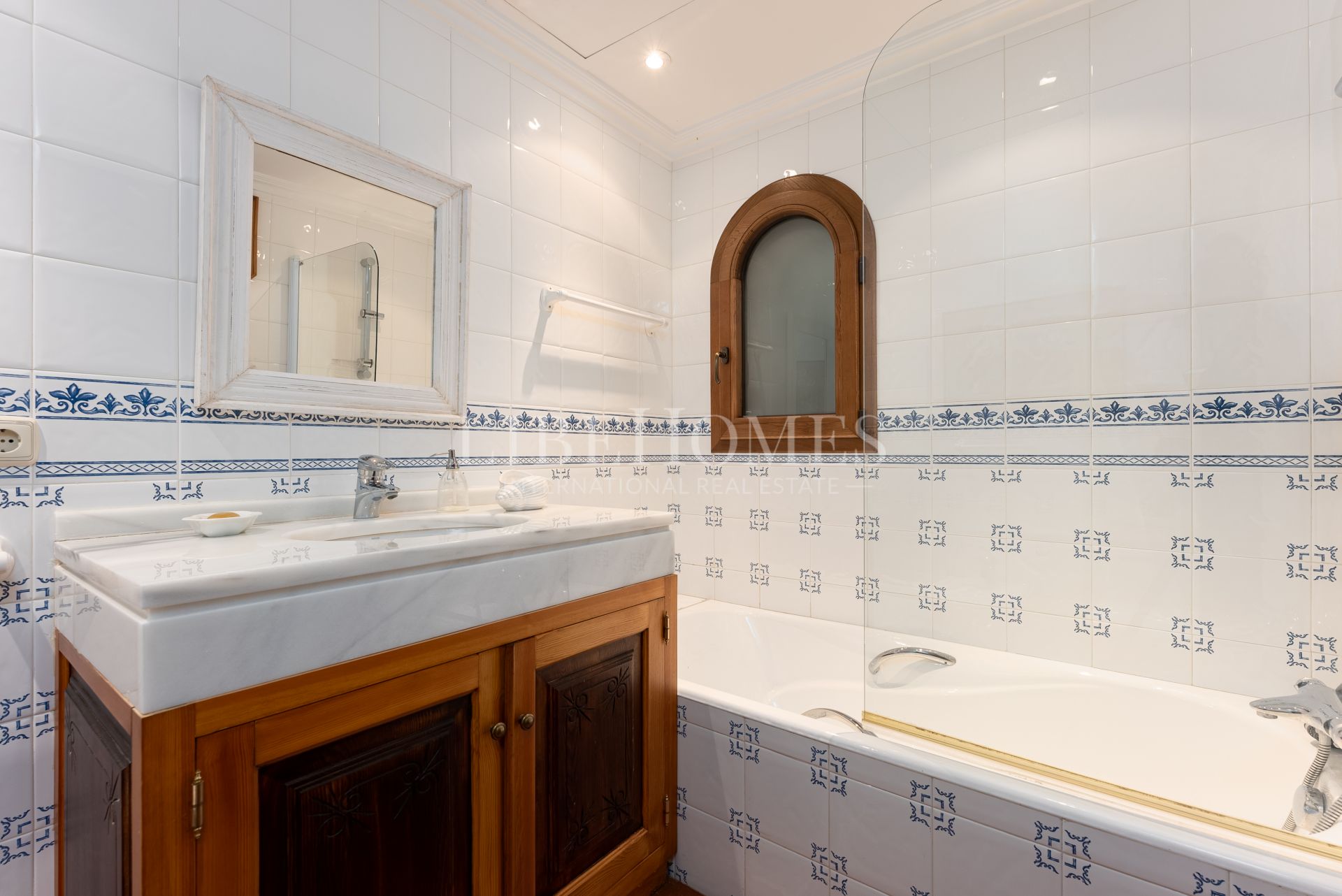 Preciosa villa de estilo tradicional andaluz en La Quinta, Benahavis