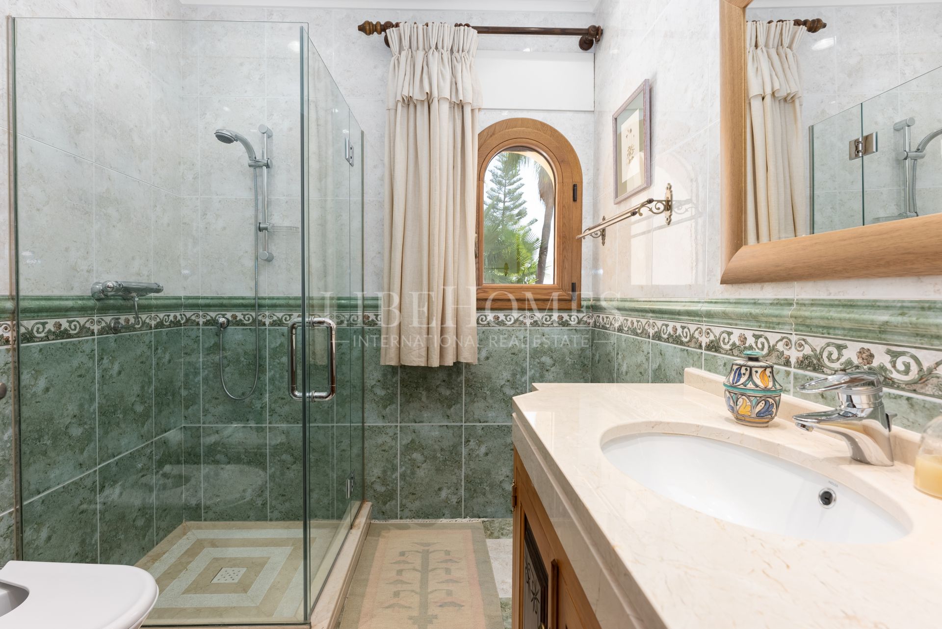 Preciosa villa de estilo tradicional andaluz en La Quinta, Benahavis